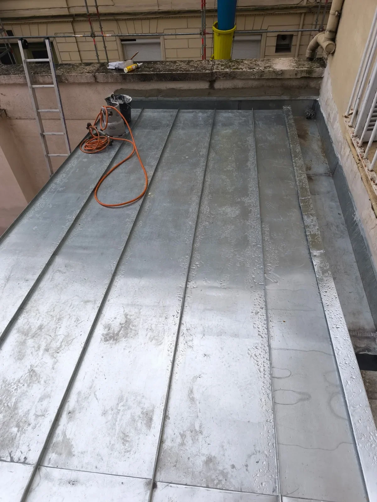 toiture-terrasse-zinc-joint-debout-centre-rouen-06.webp