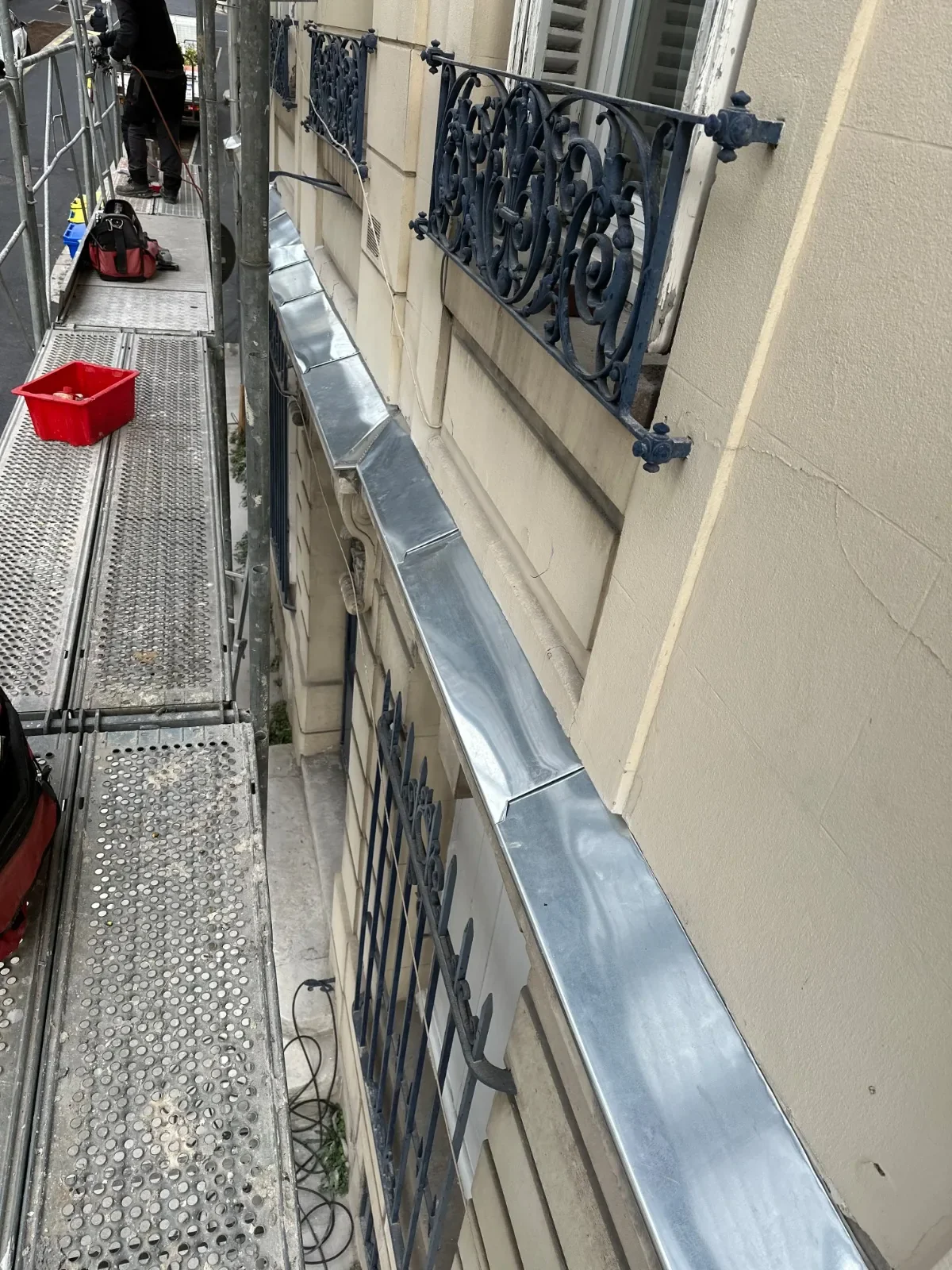 toiture-ardoise-lucarne-immeuble-ancien-rouen-03.webp