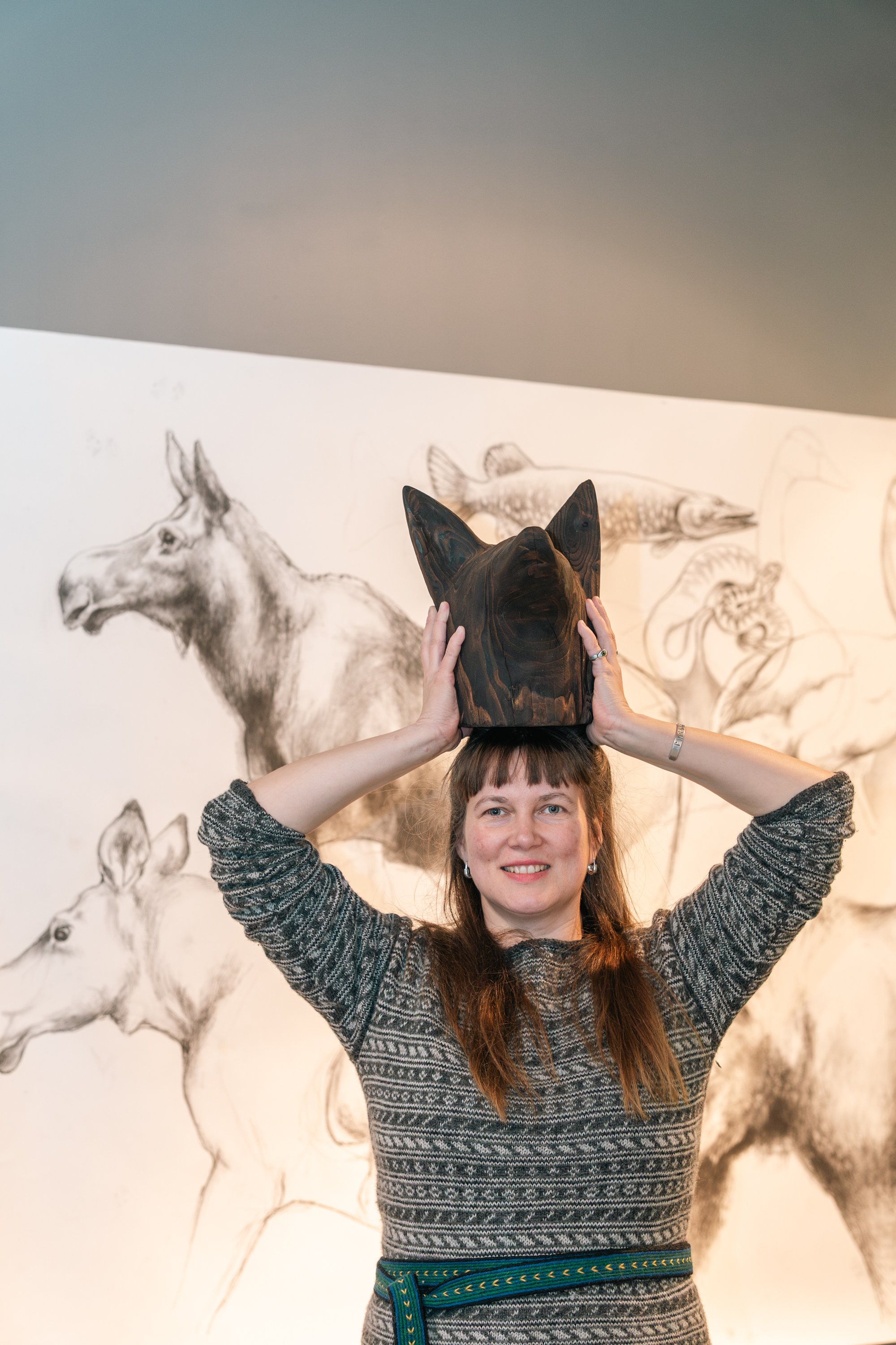 Helena Karhu Kaarna-galleriassa Joensuussa. Kuva: Karoliina Gavrilov