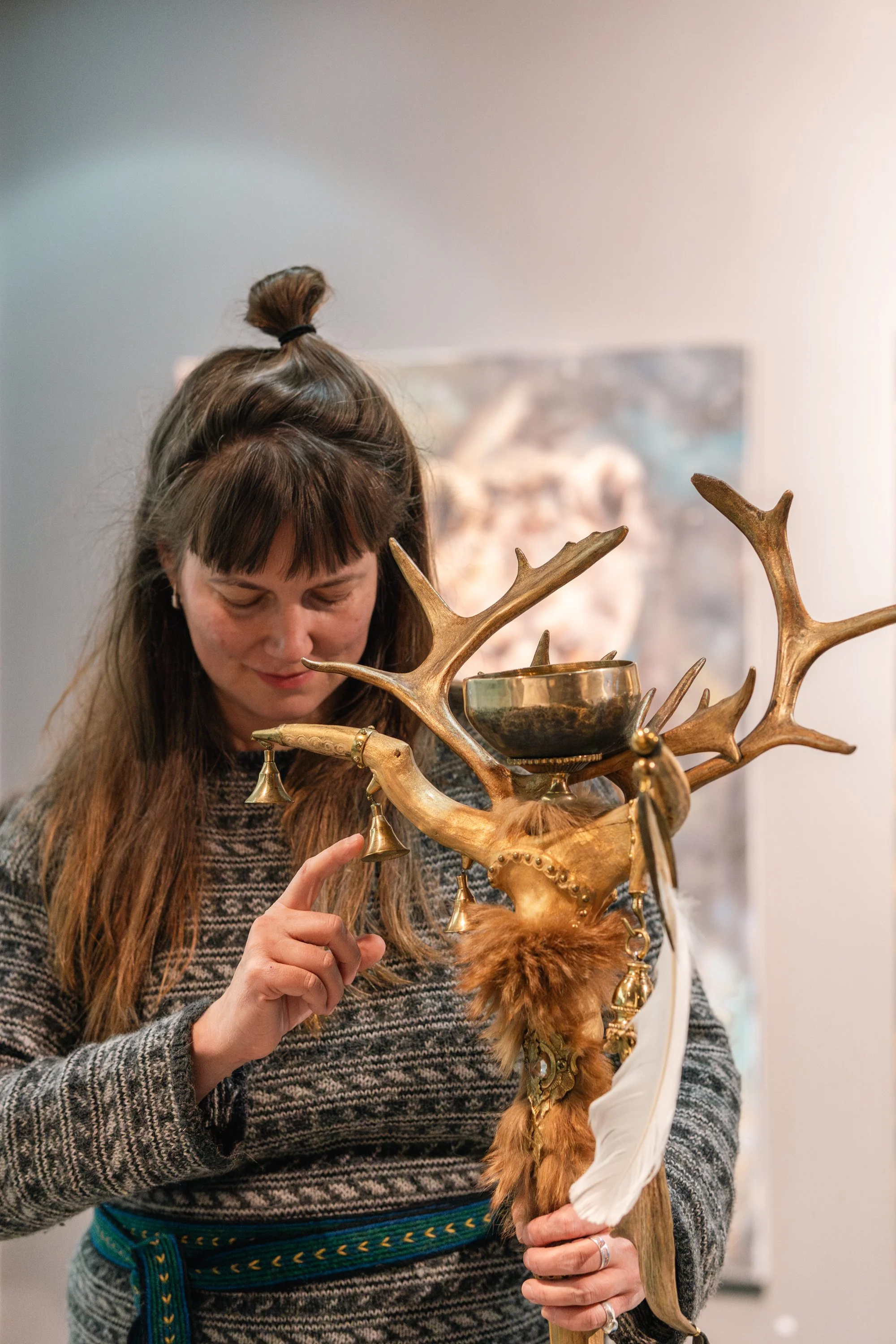 Helena Karhu Kaarna-galleriassa Joensuussa. Kuva: Karoliina Gavrilov