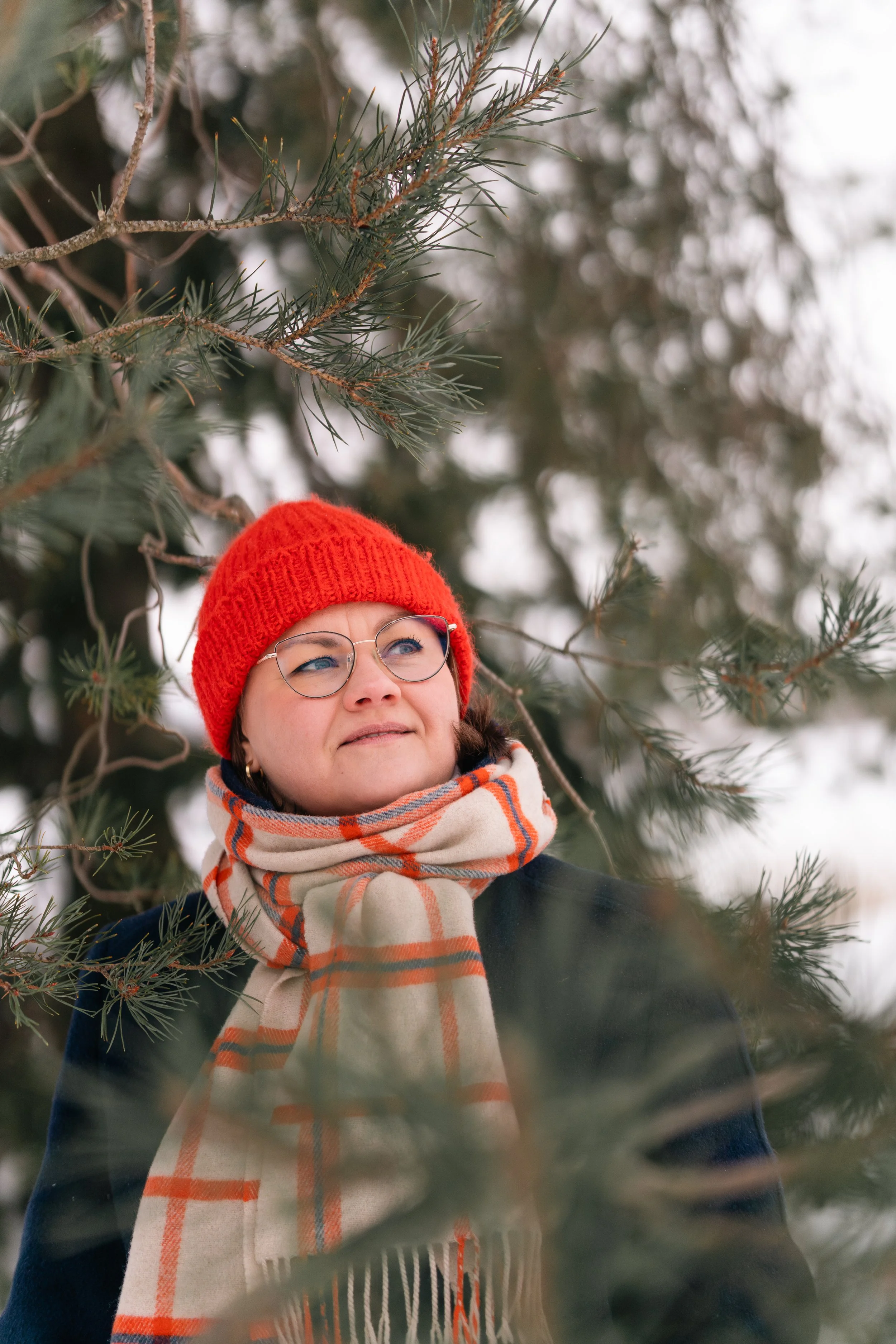 Muotoilija Katriina Nuutinen inspiroituu luonnosta. Kuva: Karoliina Gavrilov