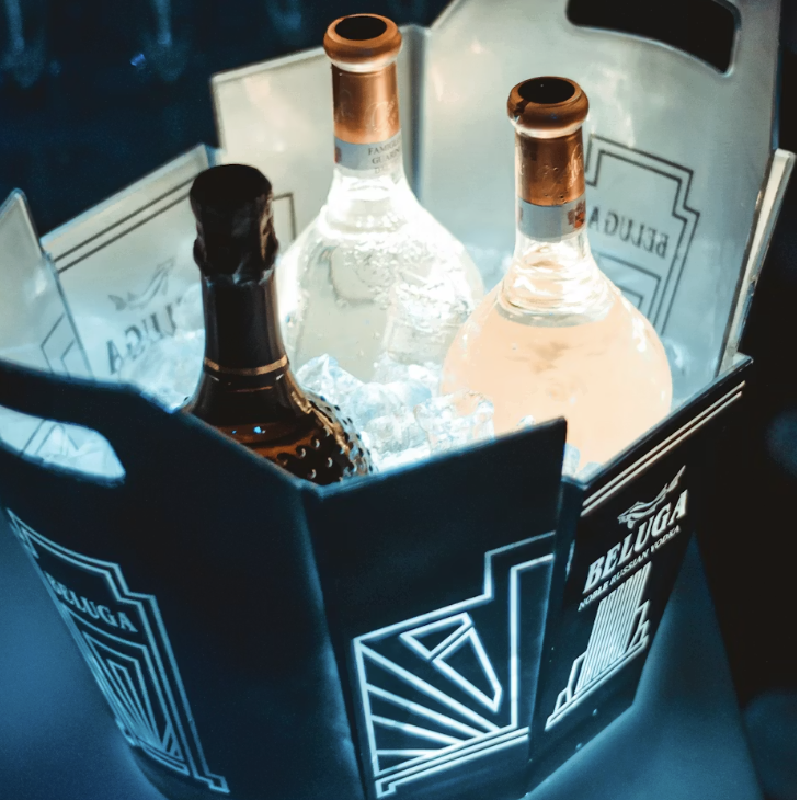 Vasque à champagne personnalisée : l'objet signature des bars et boîtes de nuit qui marquent les esprits