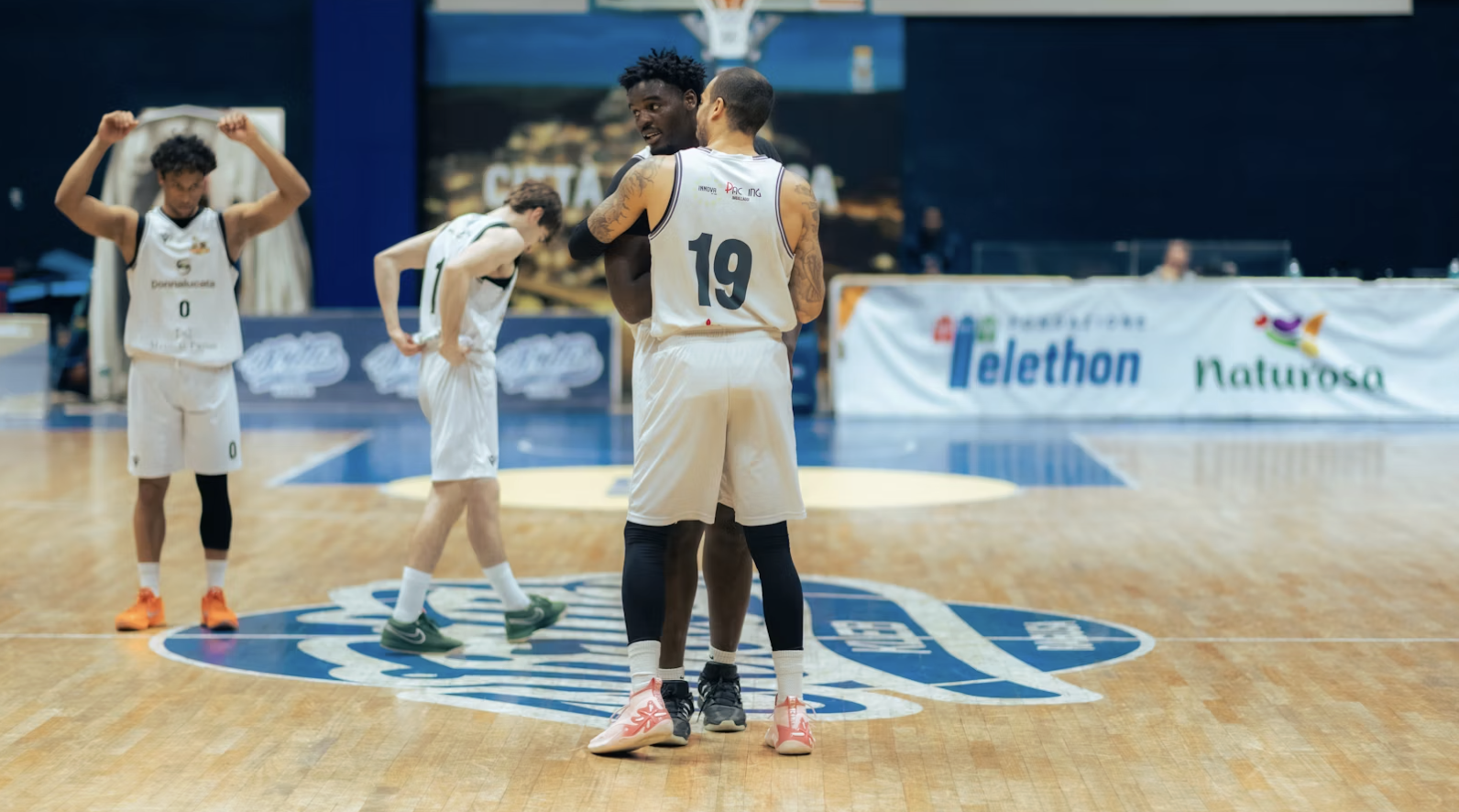 Maillot de basket personnalisé : le guide complet pour équiper votre club avec un maillot full custom