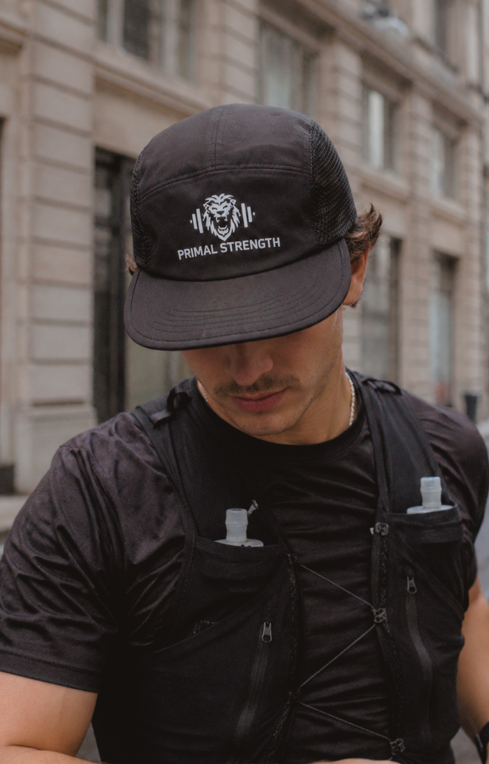 Casquette de trail personnalisée : l'objet publicitaire sport qui va au bout