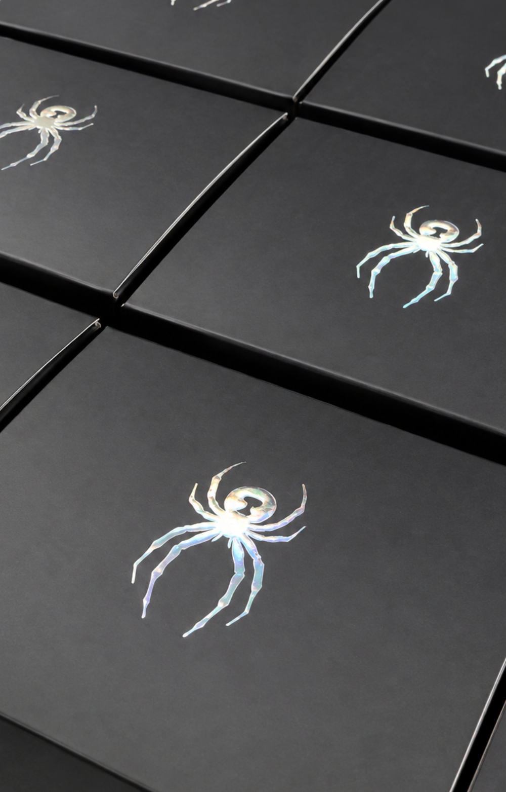 packaging-personnalise-embossage-brillant-logo-relief2.png