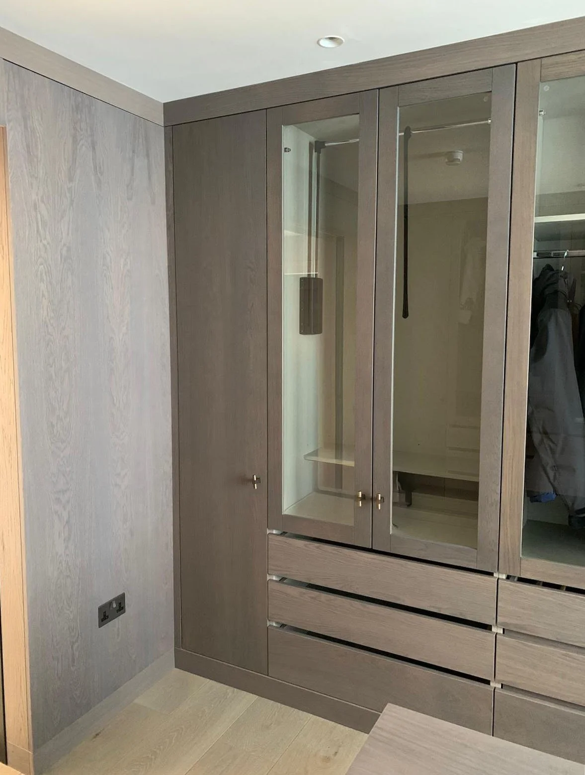 robert_mooney_furniture_wardrobe_18.jpg