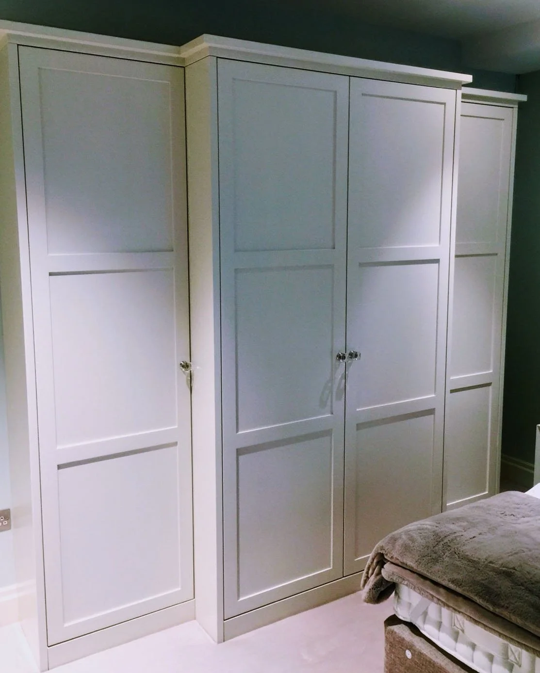 robert_mooney_furniture_wardrobe_11.jpg