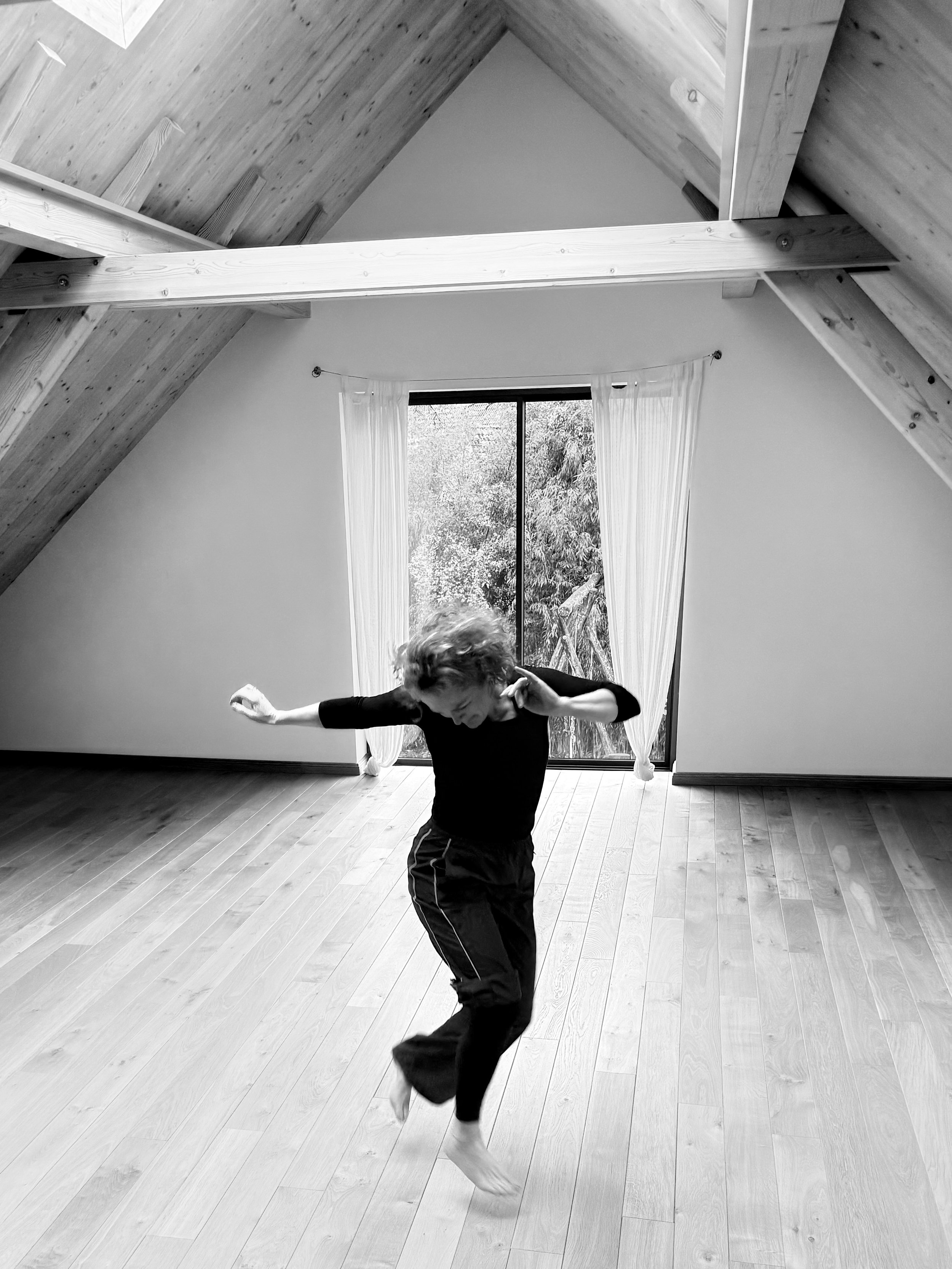 Nora Holtmeyer tanzt