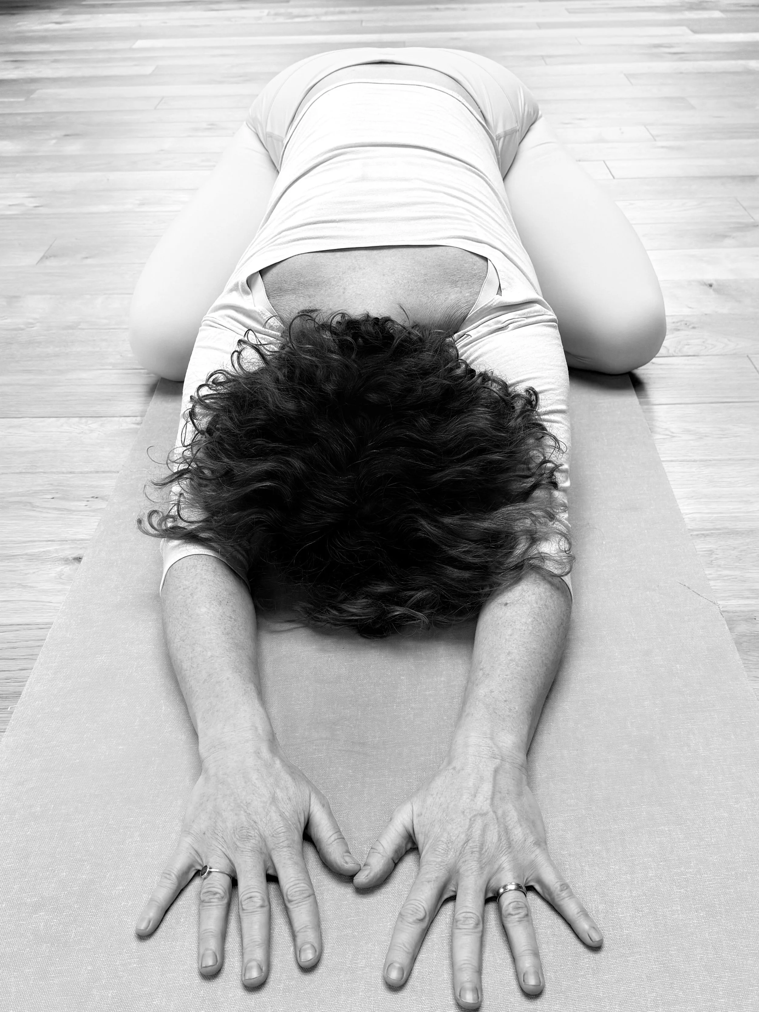 Nora Holtmeyer Kindsposition Yoga