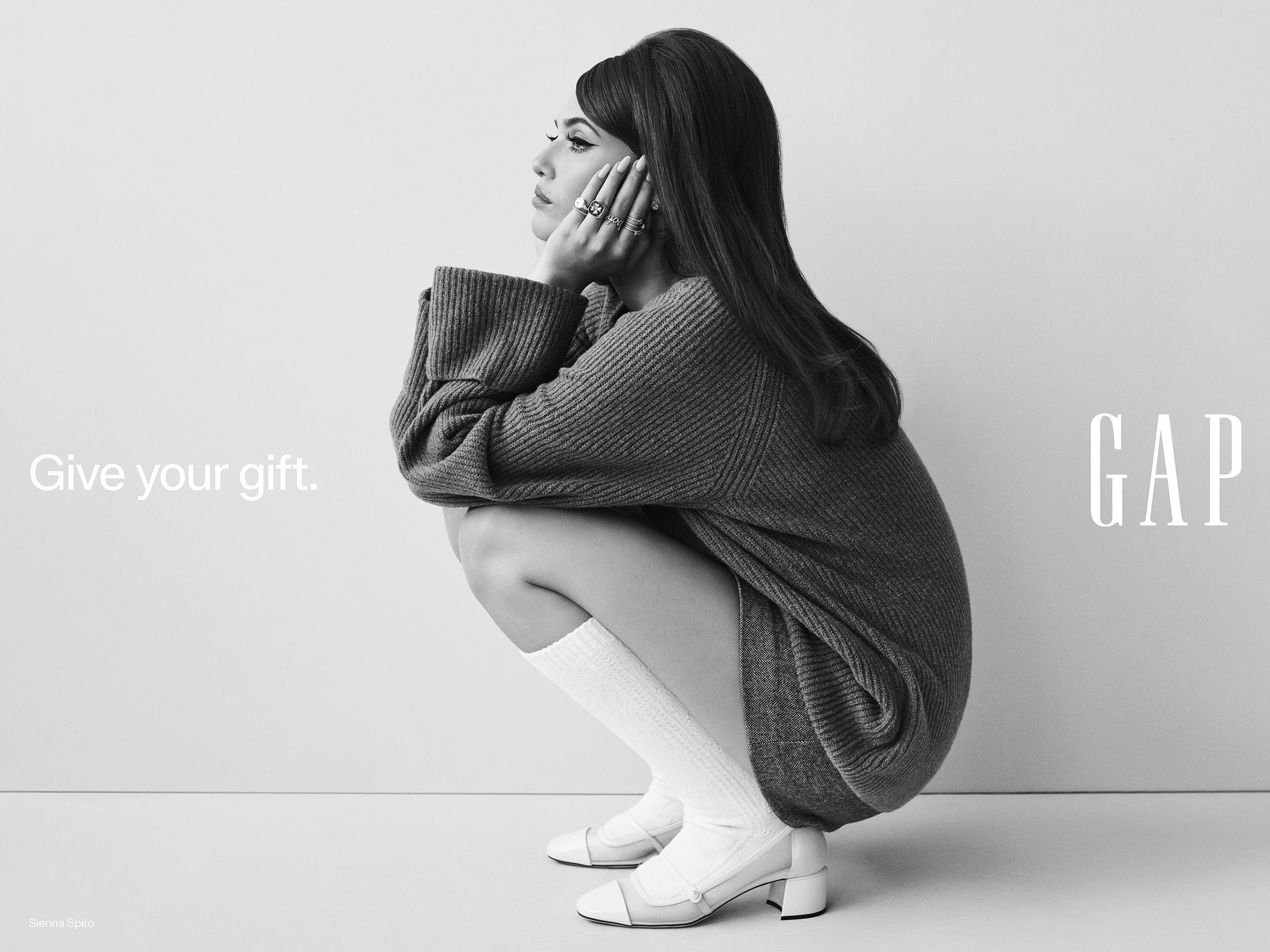 09_W100_25_HO_GG_OF_SIENNA_1_100_R300_WB_BW-sRGB [Logo].jpg