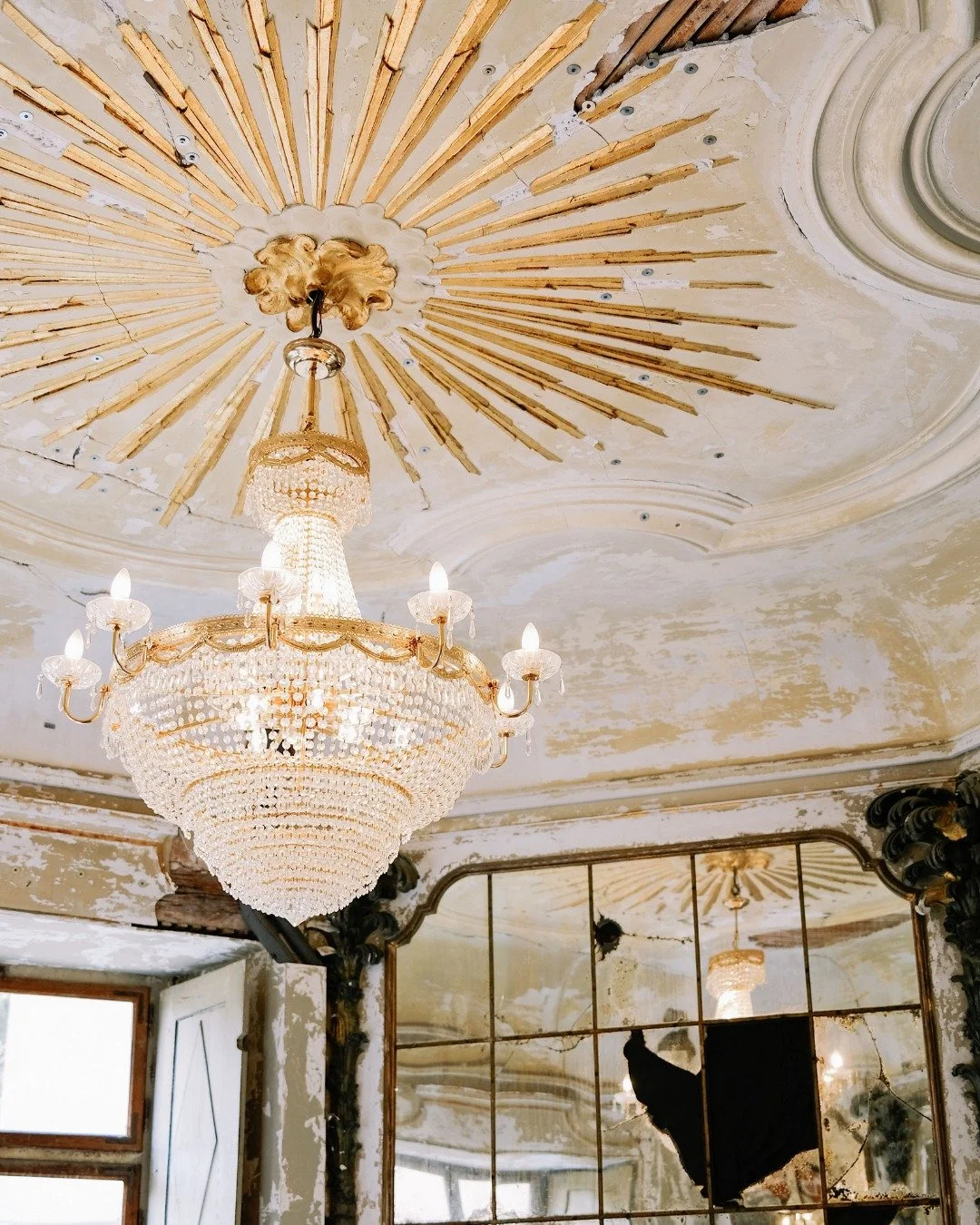 Un mariage dans un ch&acirc;teau en Alsace incarne v&eacute;ritablement l'&eacute;l&eacute;gance &agrave; la fran&ccedil;aise. Imaginez-vous &eacute;changer vos v&oelig;ux dans un cadre majestueux et historique, entour&eacute; des magnifiques paysage