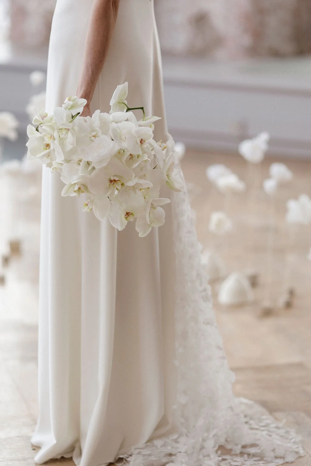 La poésie du minimalisme : un shooting mariage aux Dominicains de Guebwiller