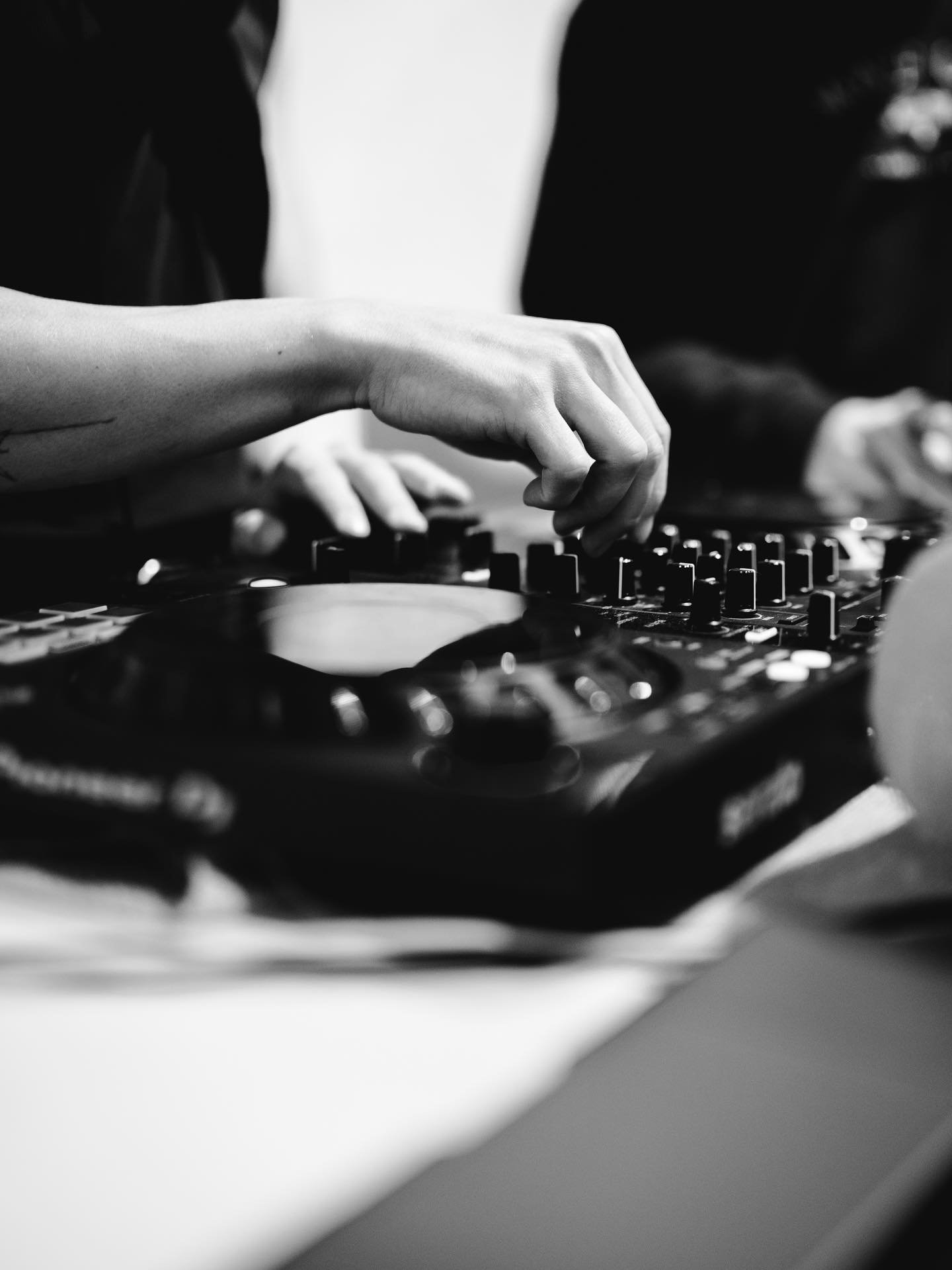 First impressions of my opening 𝐹𝓁𝑜𝓇𝒶 𝒰𝓃𝓁𝑒𝒶𝓈𝒽𝑒𝒹

#Shoutout to the best DJ duo @hot.oolong @speedfever.jpg 

📸@matthias_probst_