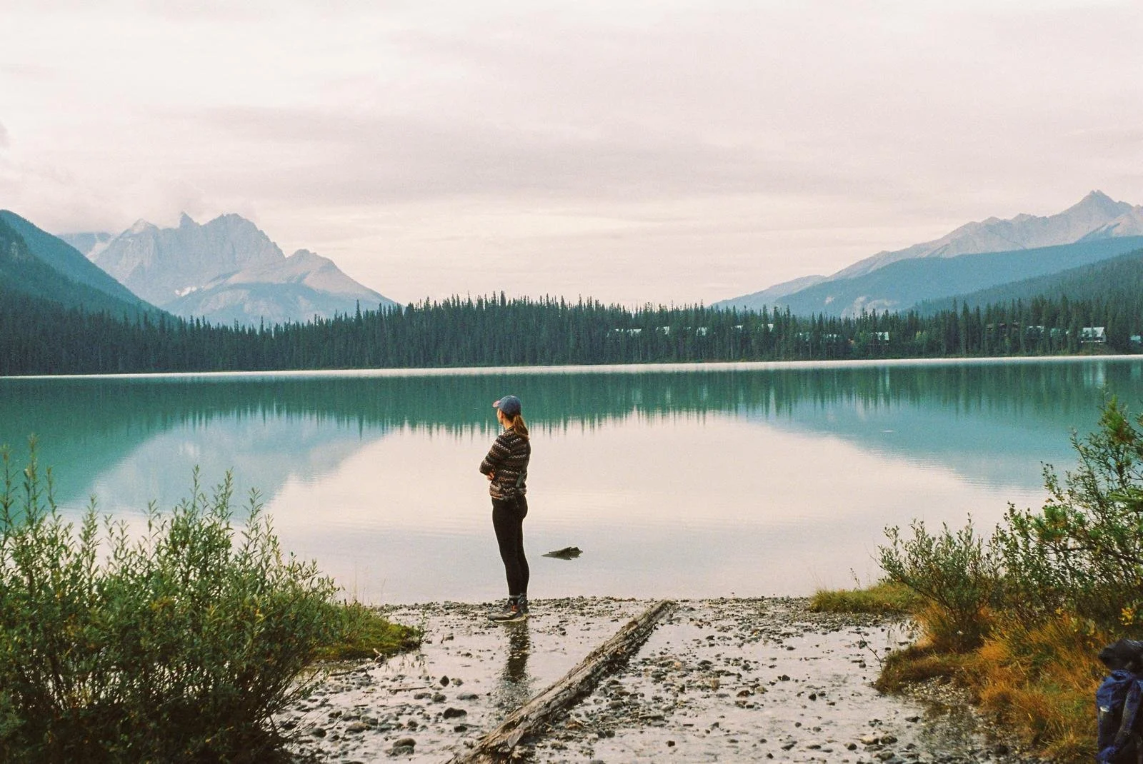 Kate O’Sullivan, founder of KeepingCo, stood by a lake.