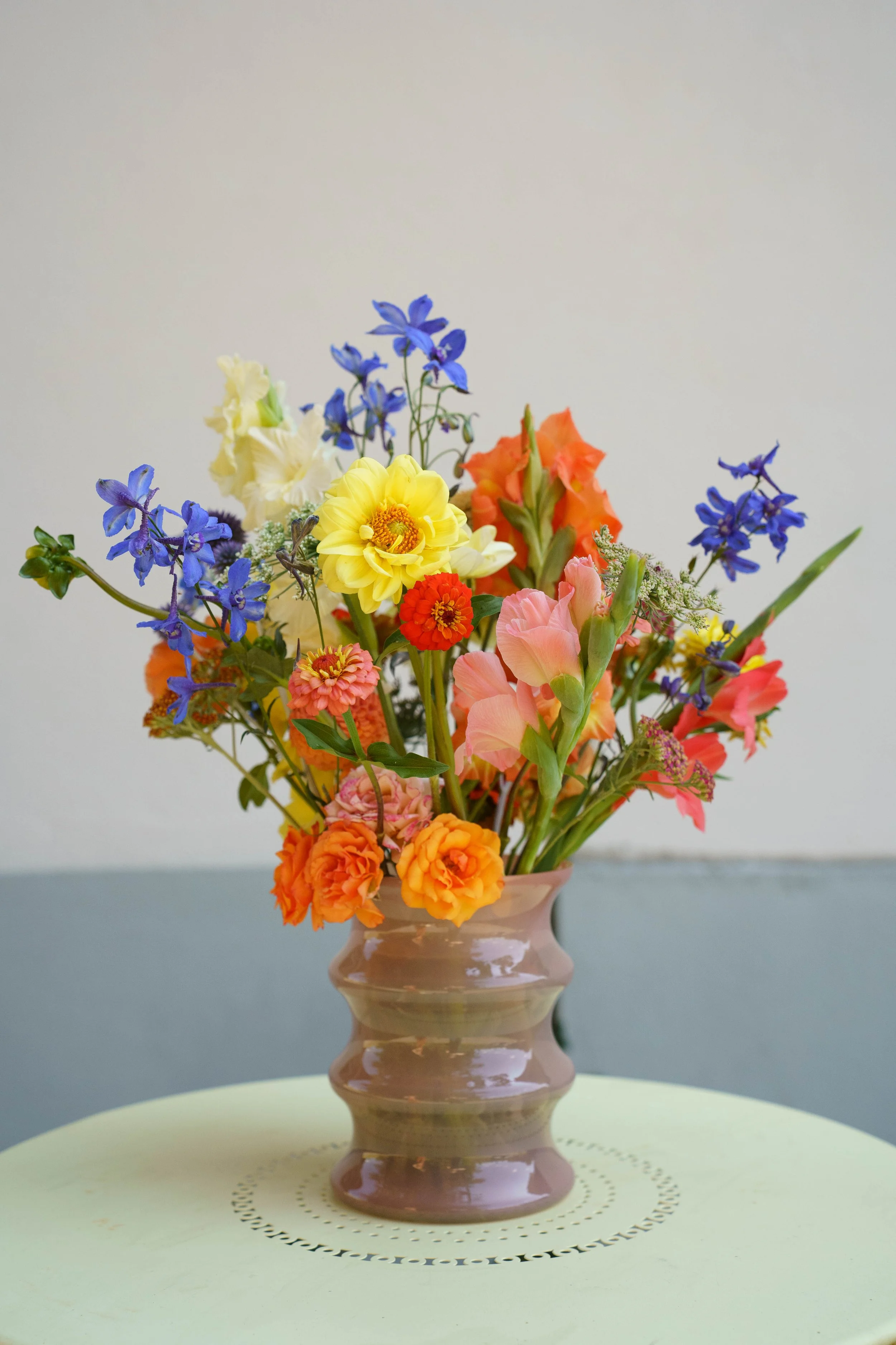 Blumige Vase im Abo