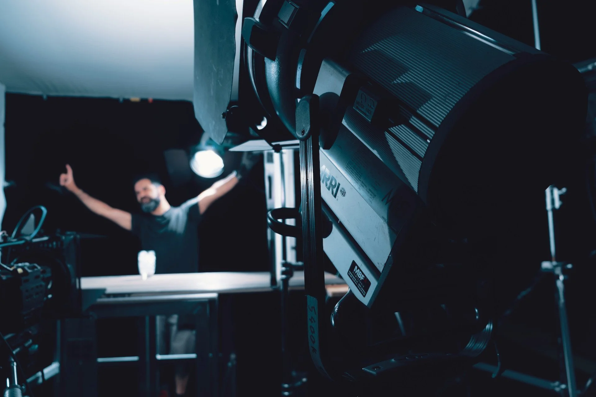 Adriano Grilli beim Einleuchten.