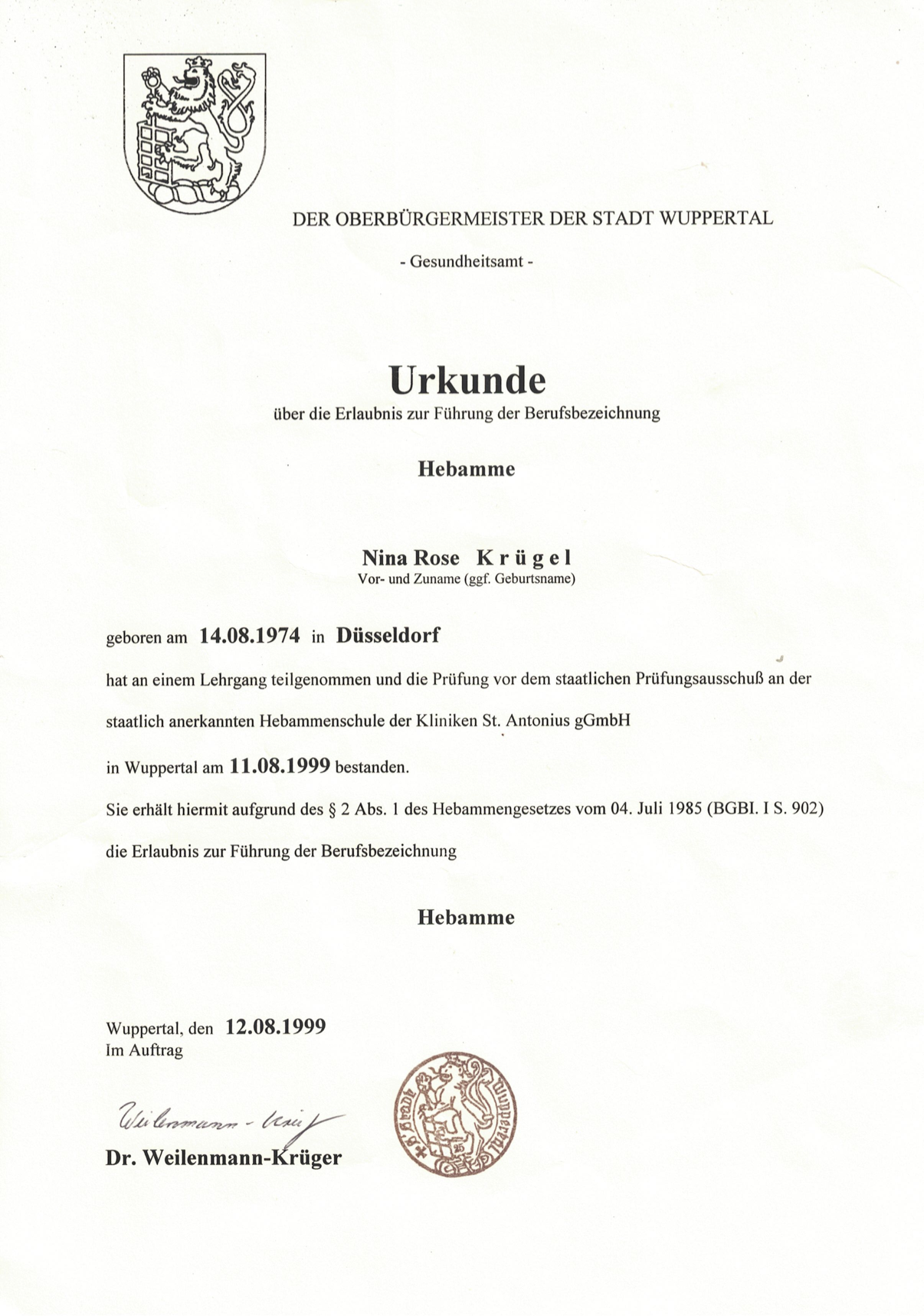 Amtliches Zertifikat des Gesundheitsamtes in Wuppertal für Nina Rose Krügel, Geburtsdatum 14.08.1974, bestätigt am 12.08.1999, mit Stempel und Unterschrift.