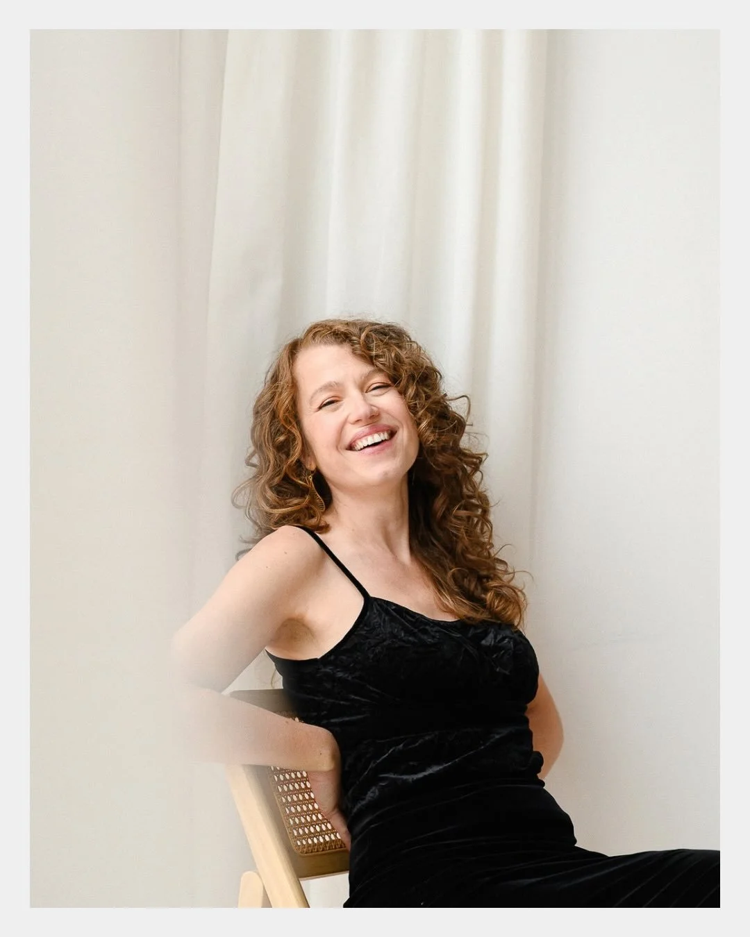 Vale, aqu&iacute; est&aacute; @gemmaabrie . Con ella aprovecho para contarte la diversidad de clientes que tengo: desde m&uacute;sicos a m&eacute;dicos, pasando por ingenieras y abogados. Me faltan fontaneras, si conoces a alguna, comparte 🫶🏾

Soy 