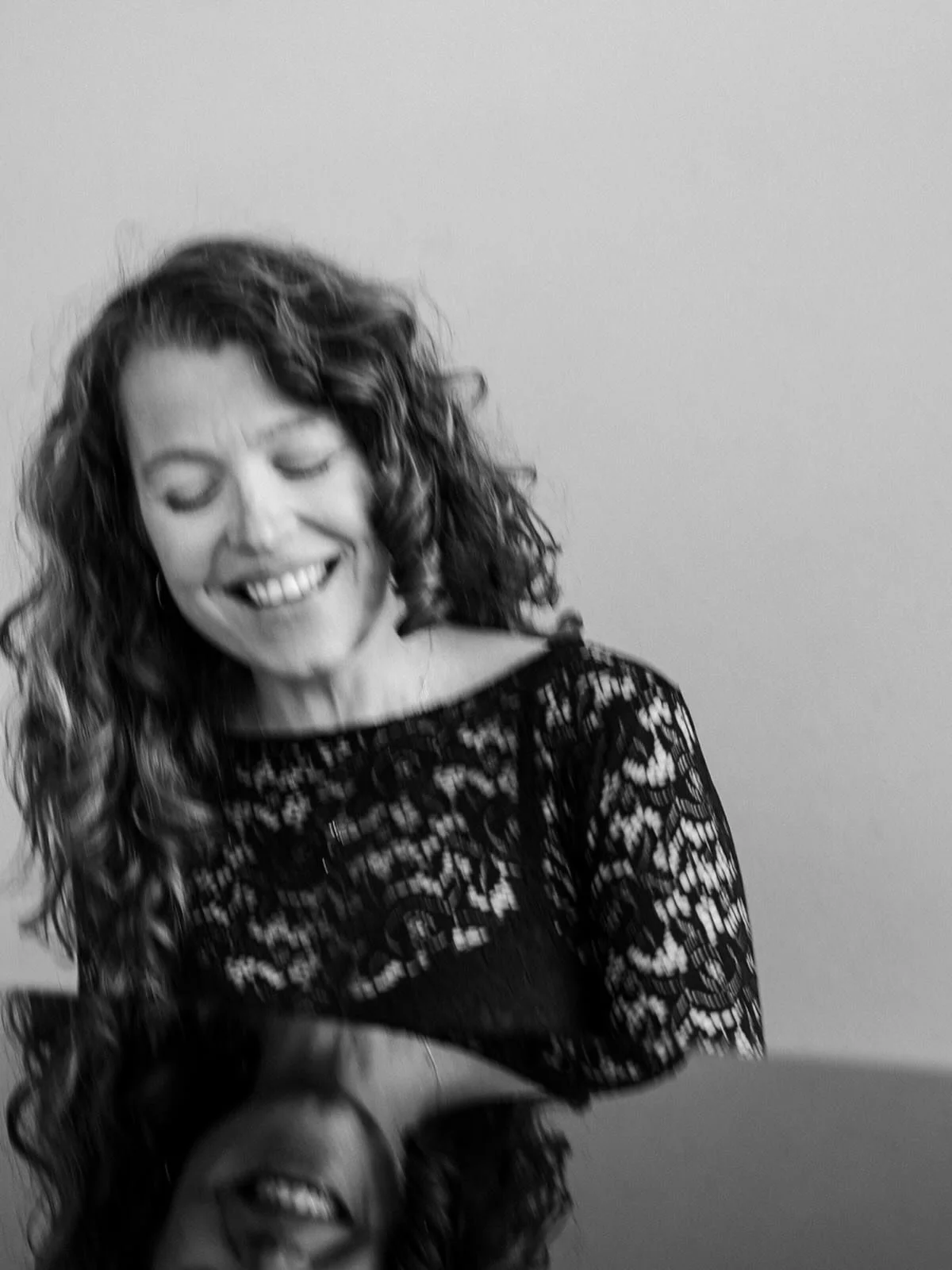 Es curioso que el retrato fue de mis primeros trabajos all&aacute; en mi temprana juventud, y me provocaba una ang&uacute;stia impresionante. Me daba muchos nervios tener que guiar a los actores, lo pasaba mal, mal.

Y ahora f&iacute;jate, no s&oacut