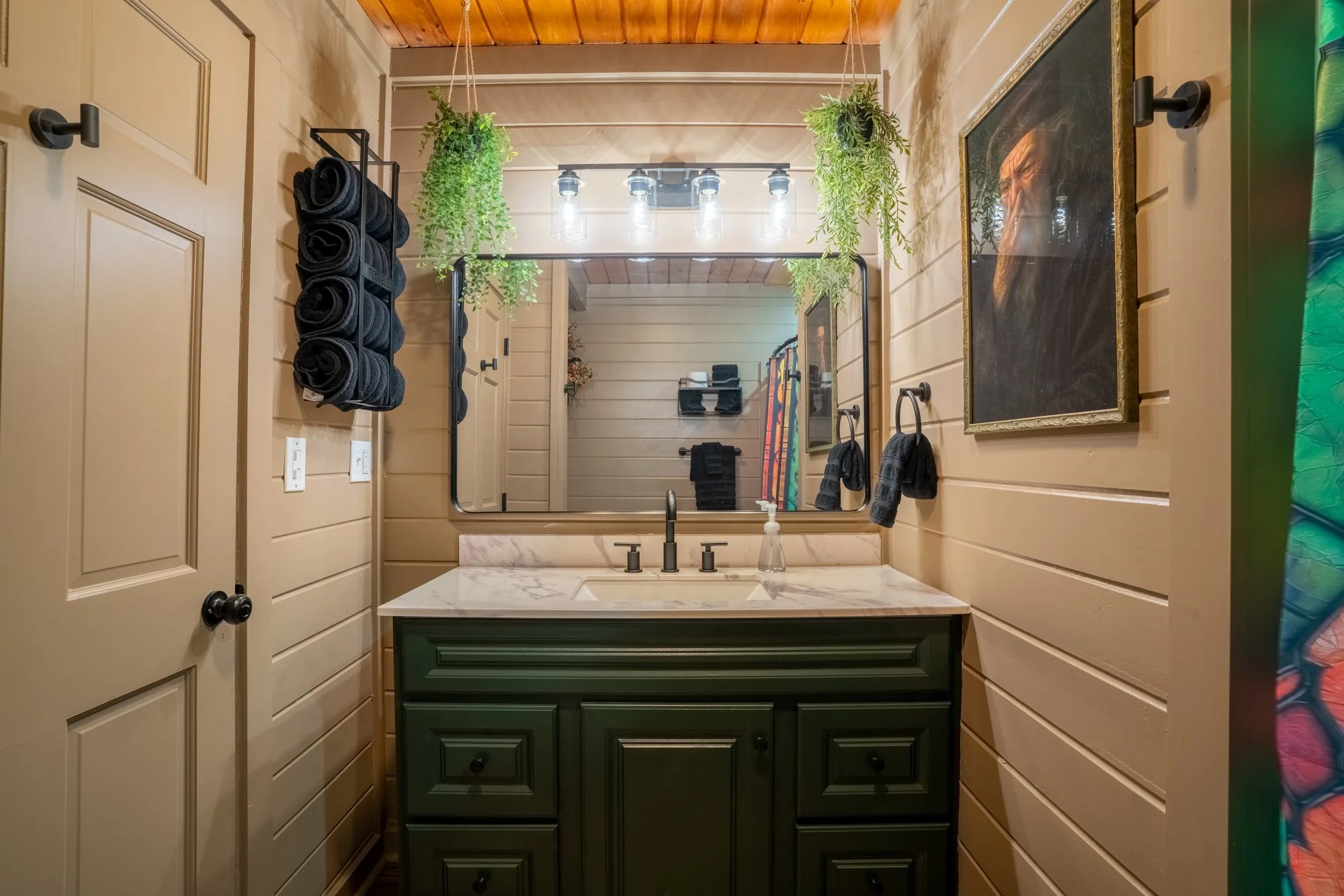 The main level bathroom at the Blue Ridge cabin rentals