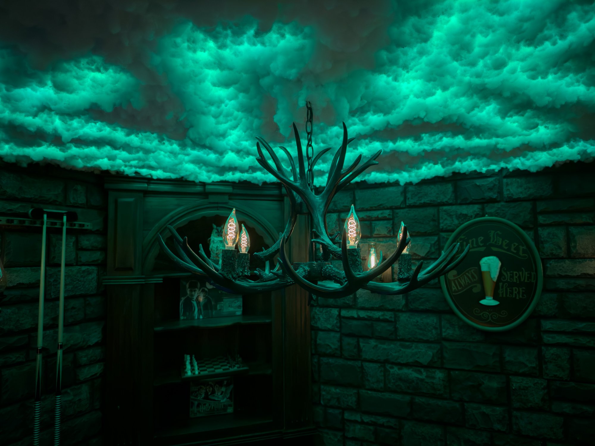 Green lighting in the harry potter slytherin tavern