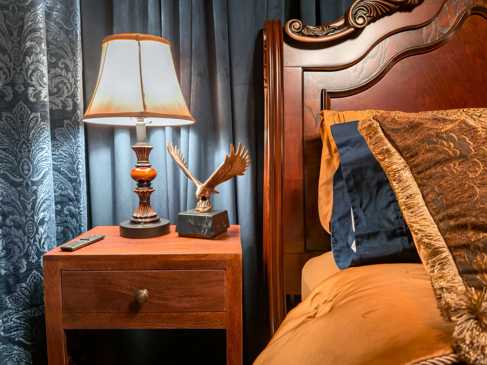 Nightstand beside the bed for ravenclaw room ideas