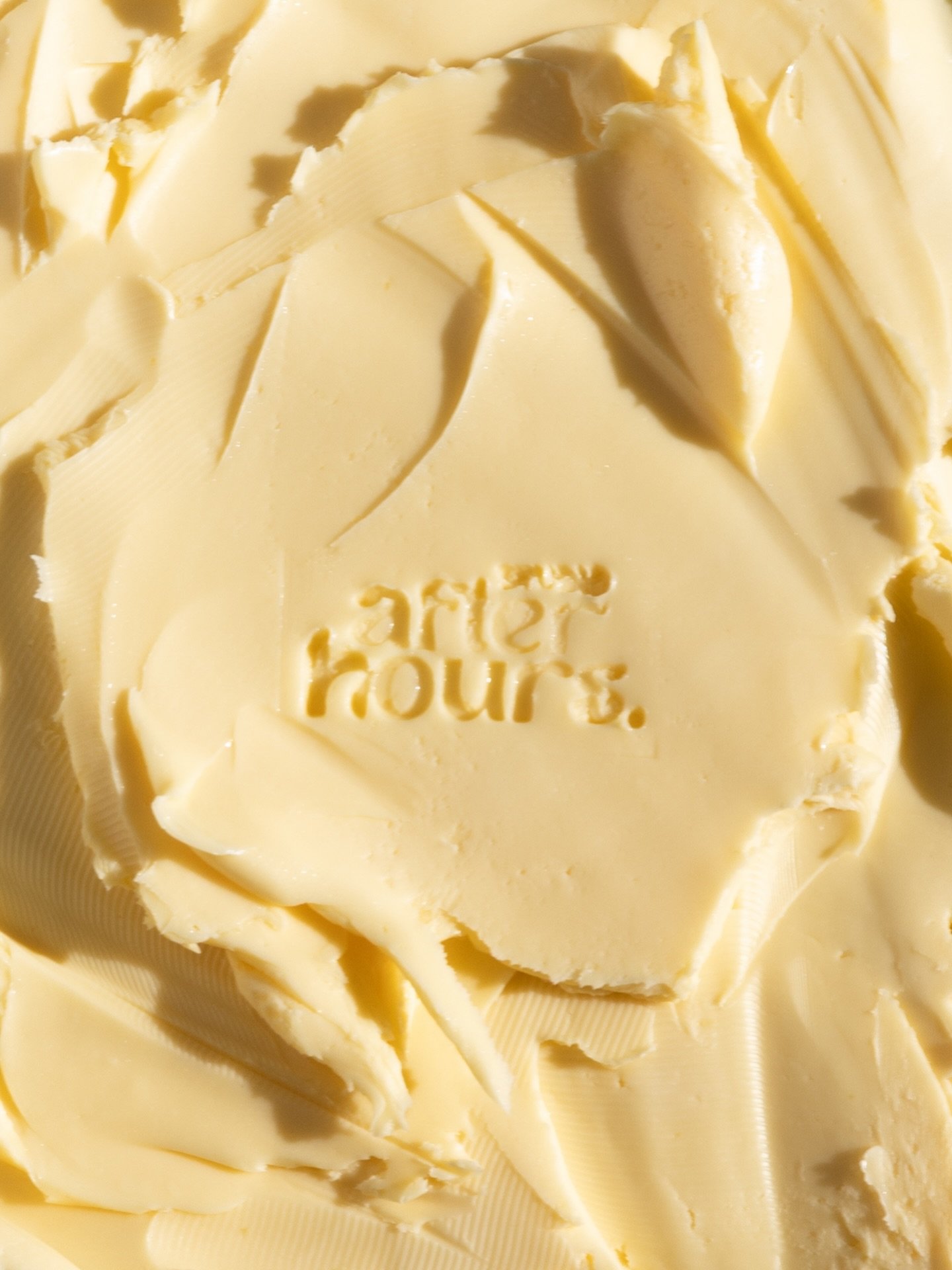 Ik ben echt een avondmens. 🌙
 Niet per se omdat ik zo graag laat naar bed ga, maar omdat mijn creativiteit dan pas echt aangaat. Als ik eindelijk in stilte in bed lig, zonder afleiding, komen de idee&euml;n vanzelf. De meest onverwachte en sterke id