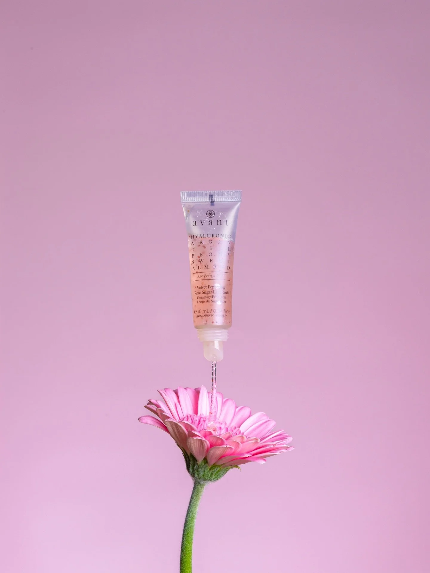 Ik heb het vaak over opvallende productfotografie. Voor mij mag dat best een beetje gek en out of the ordinary zijn. 📸

Maar opvallend is niet altijd druk of kleurrijk. Opvallend is wat werkt voor jouw merk. 🫵

Dus hou je het liever clean? Dan make