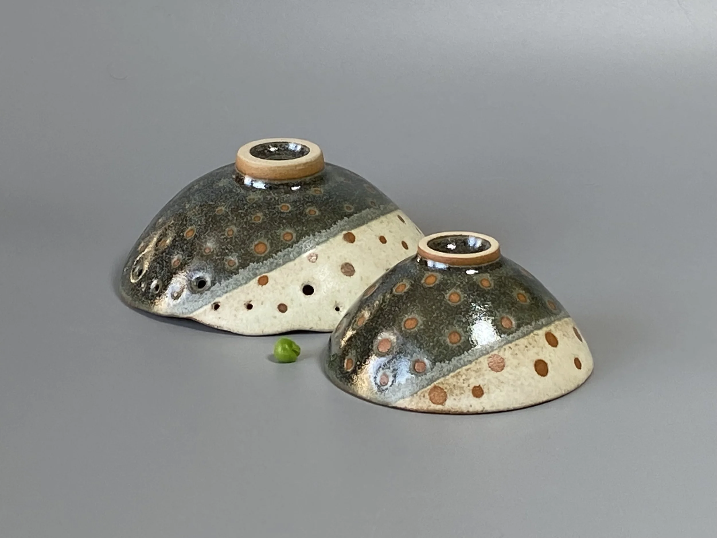 green white holes usd.jpg