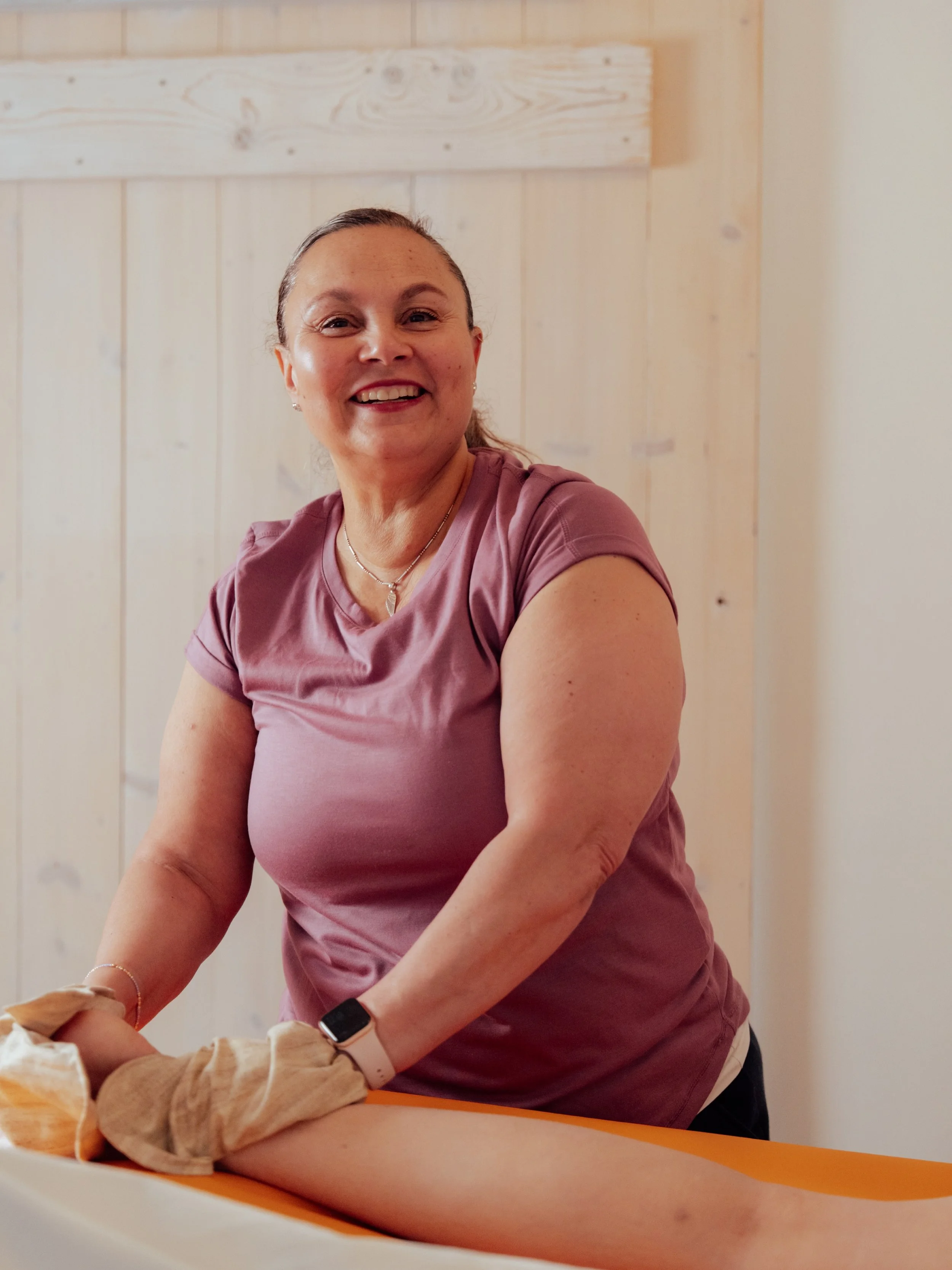 Meine Arbeit bringt mir so viel Freude, weil ich jeden Tag weitergeben darf, was mein eigenes Leben tief ver&auml;ndert hat. Ayurveda hat mir einen neuen Zugang zu Balance, Wohlbefinden und ganzheitlicher Gesundheit geschenkt. Heute Menschen auf dies