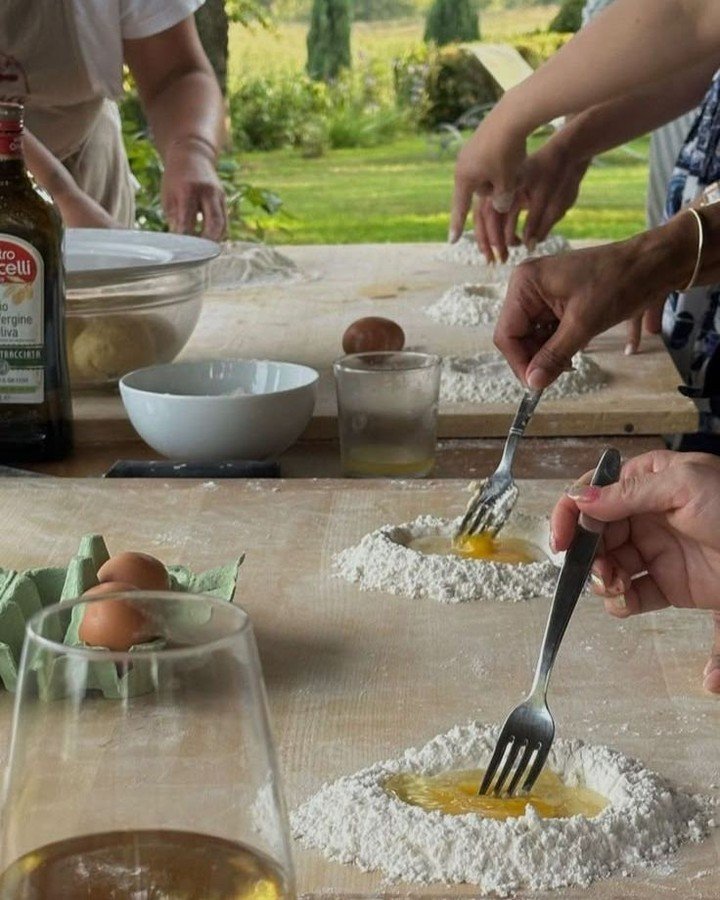 Imagine laughing in a Tuscan kitchen, flour on your hands, learning to make fresh pasta from scratch. 🍋

And then gelato. Obviously.

This is one of our favorite planned experiences for the Ol&eacute;a in Italy retreat in September because joy is a 