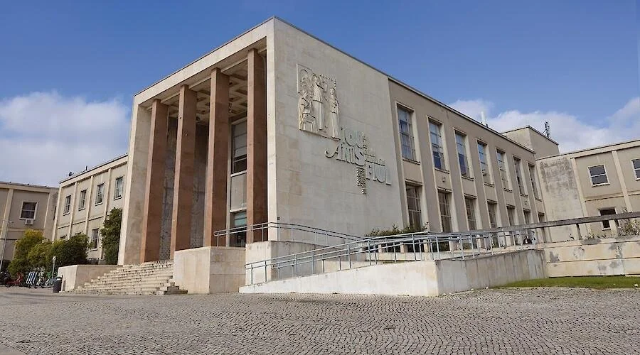 50 anos de democrácias ibericas: literatura, revolução, transição