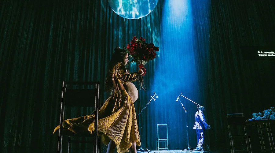 Calígula morreu. Eu não