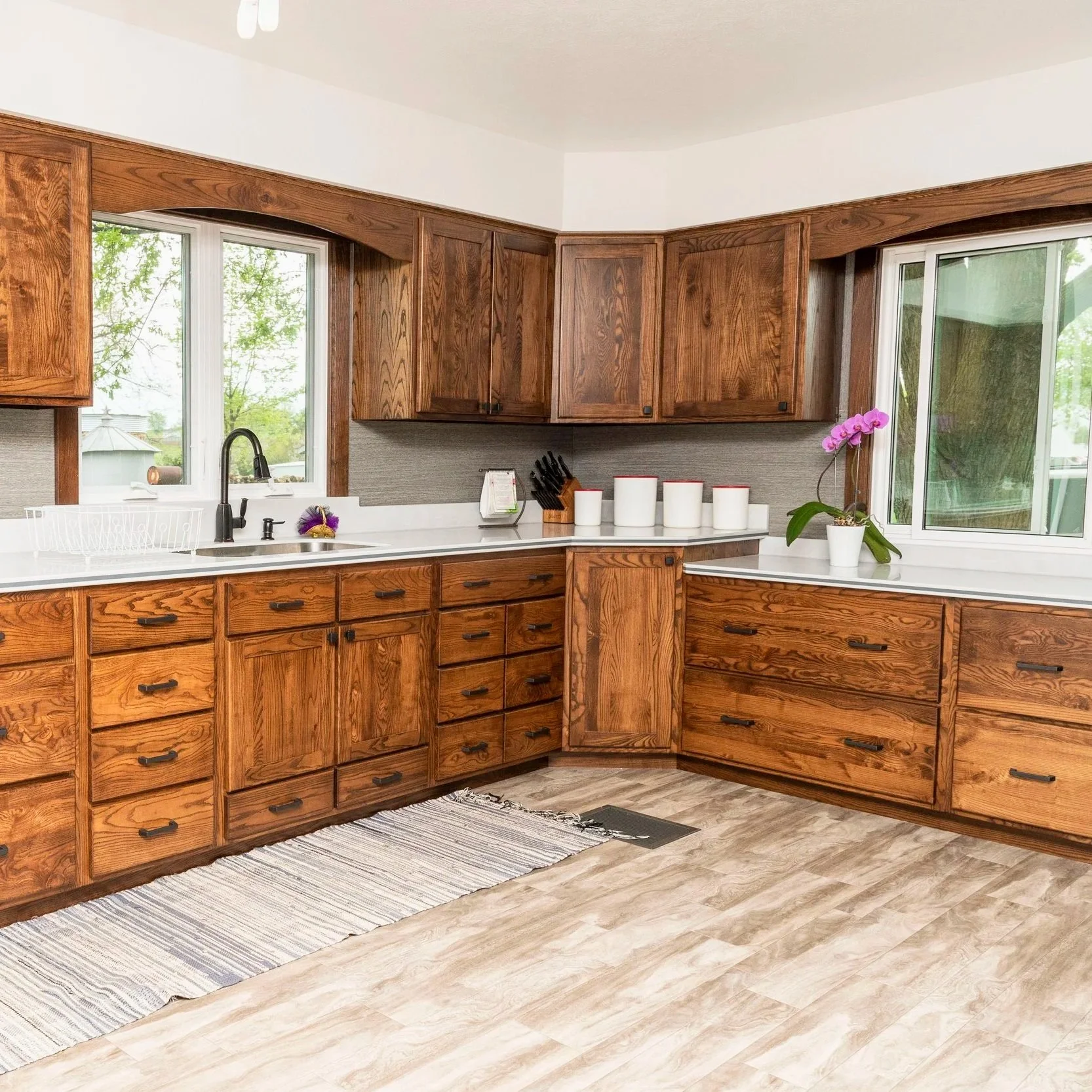 Red Oak Kitchen with Custom Storage & Range Hood