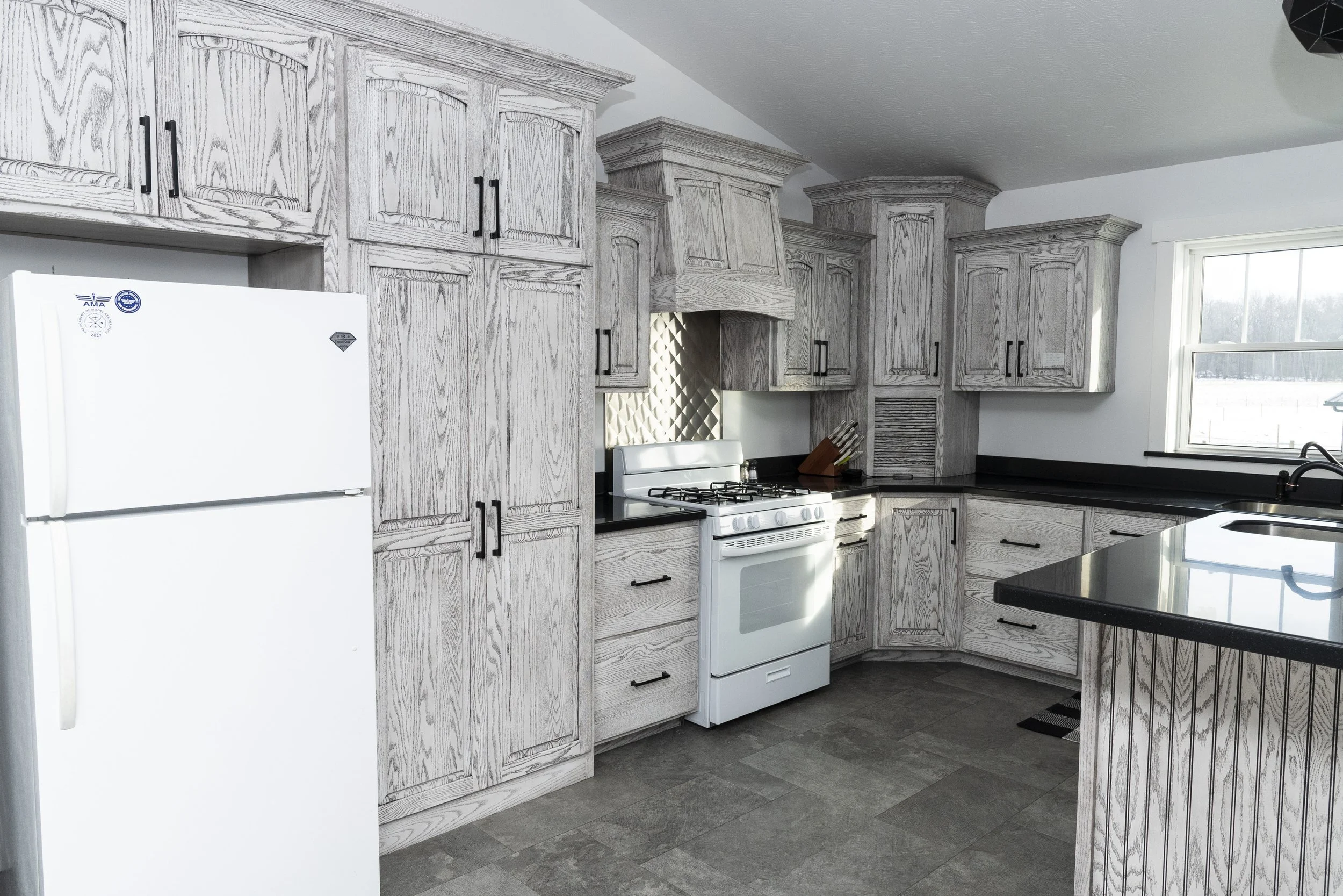 Kitchen_Red Oak, White Paint, Nuthatch Tincture (9353).jpg