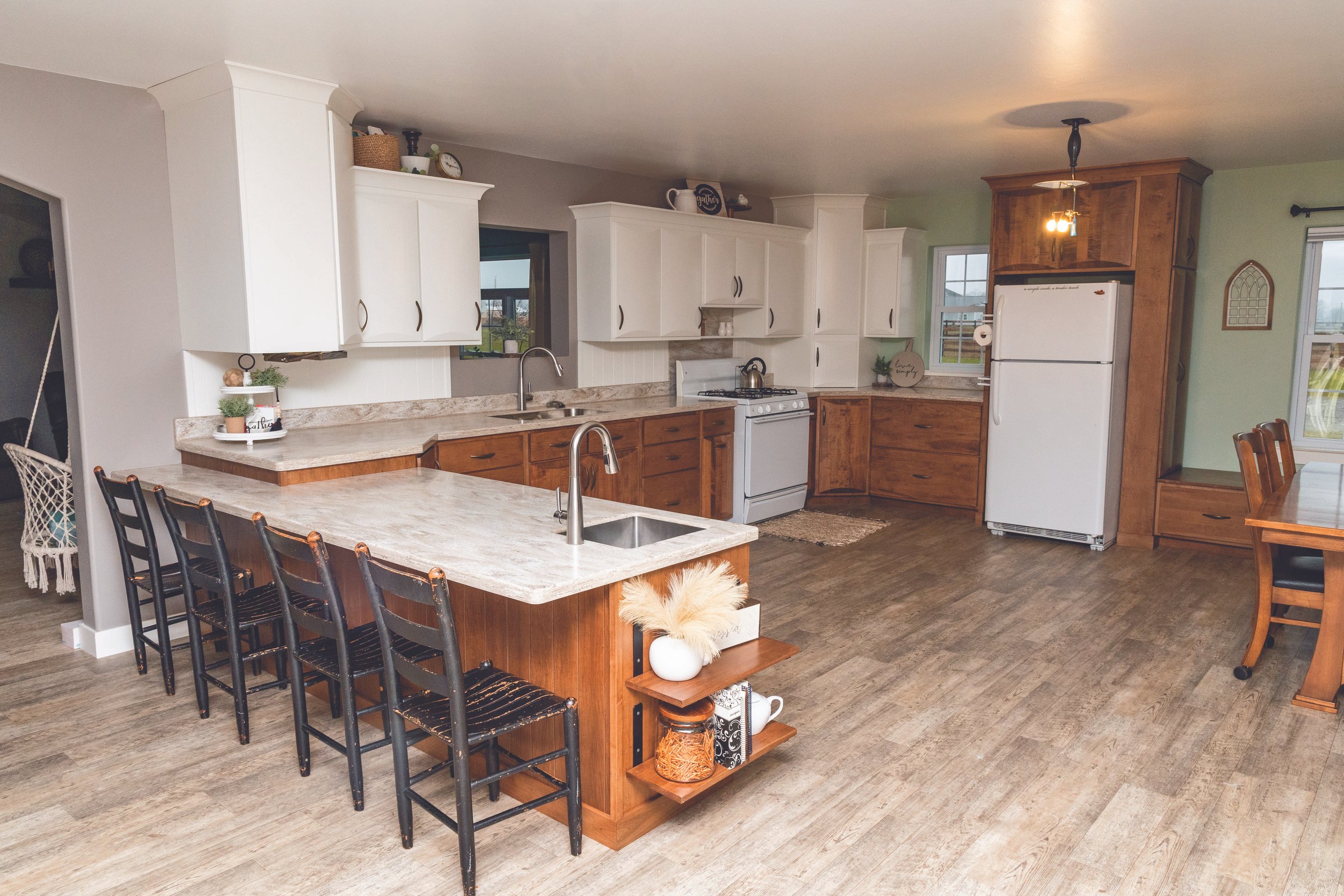 Kitchen_Brown Maple_Almond Stain [5801].jpg