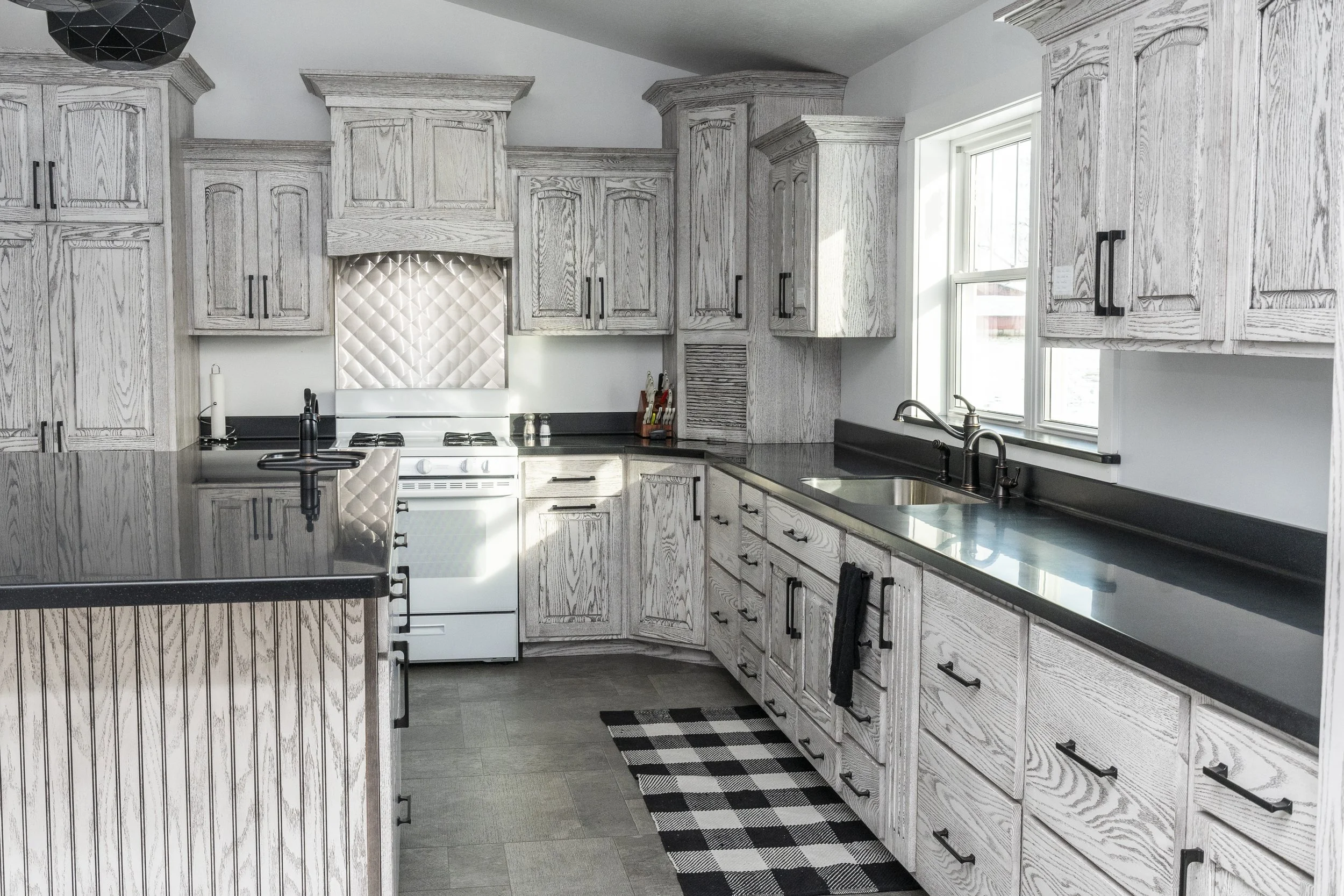 Kitchen_Red Oak, White Paint, Nuthatch Tincture (9358).jpg