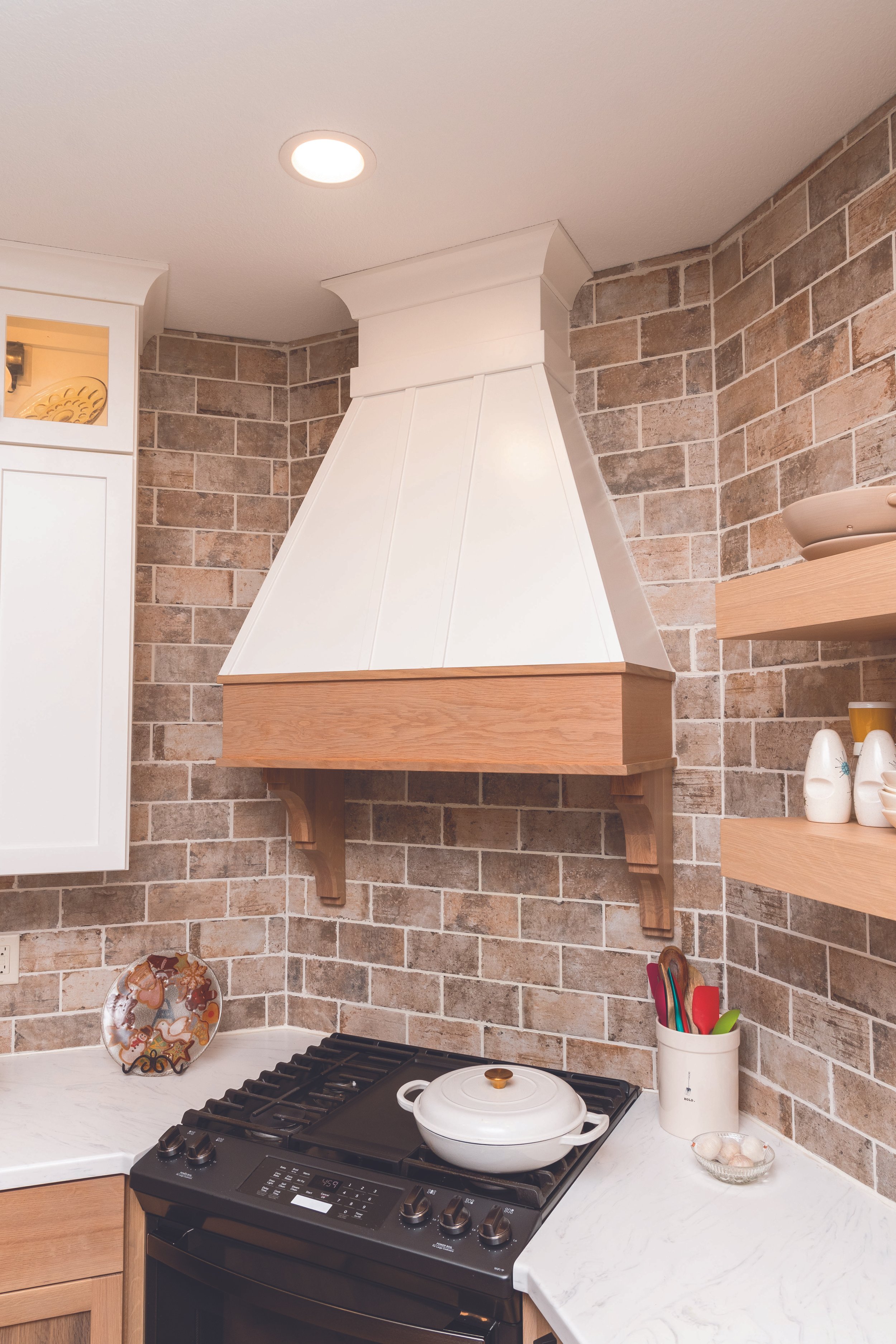 Kitchen_Maple with White paint top [5935].jpg