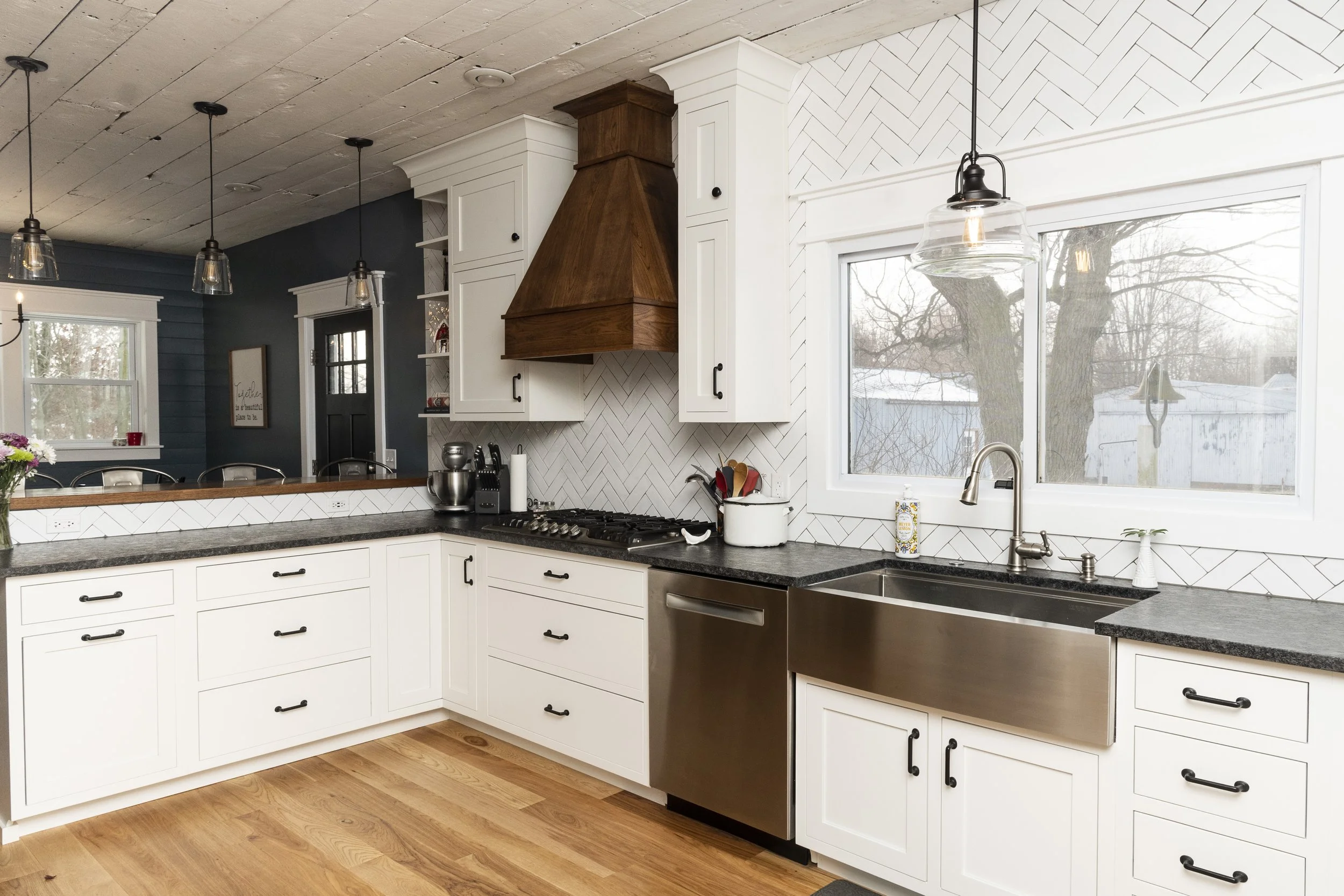 Kitchen_Hard Maple, White Paint (9368).jpg
