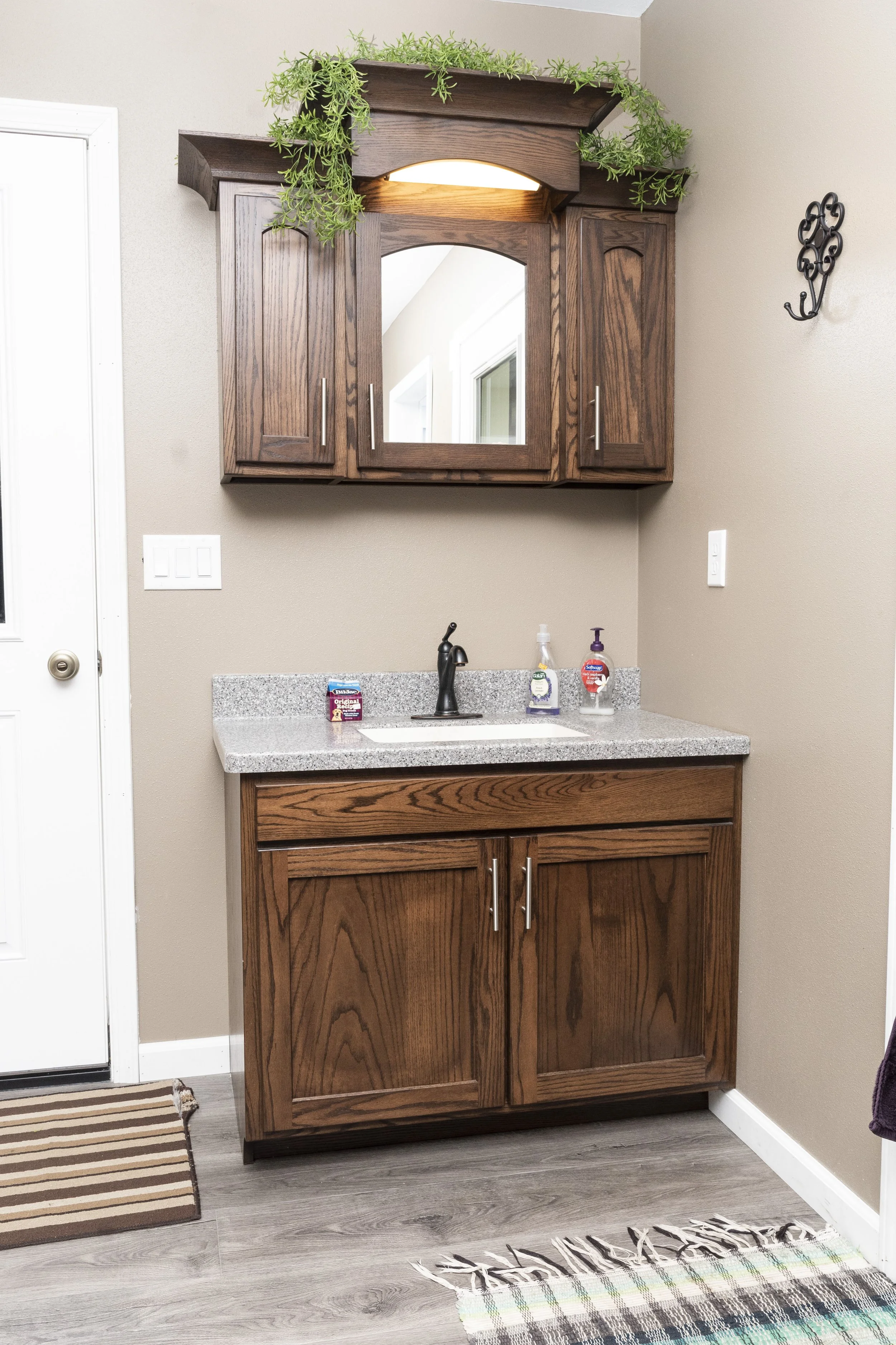 Vanity with Kona Stain (9058.jpg