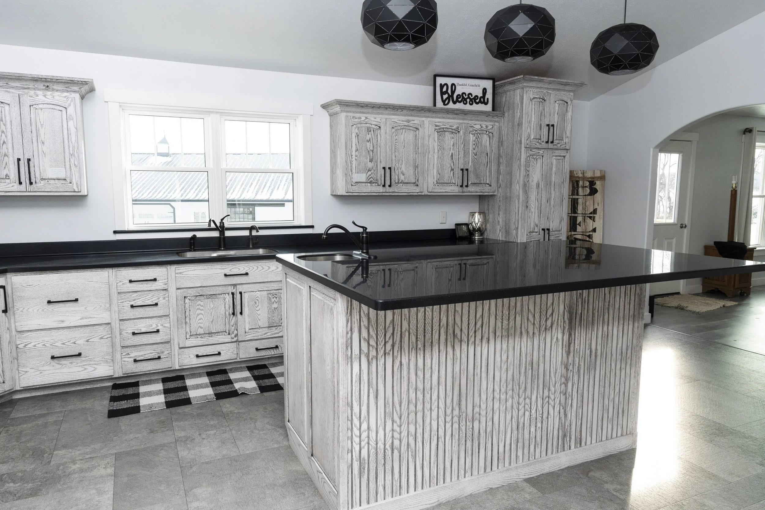 Kitchen_Red Oak, White Paint, Nuthatch Tincture (9350).jpg