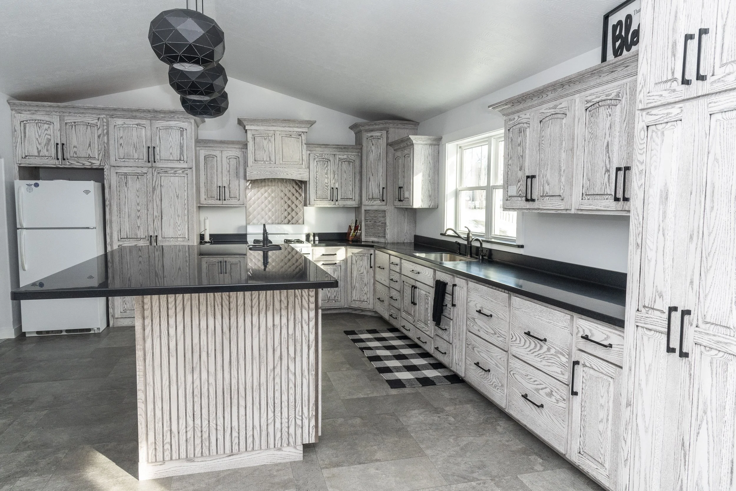 Kitchen_Red Oak, White Paint, Nuthatch Tincture (9356).jpg