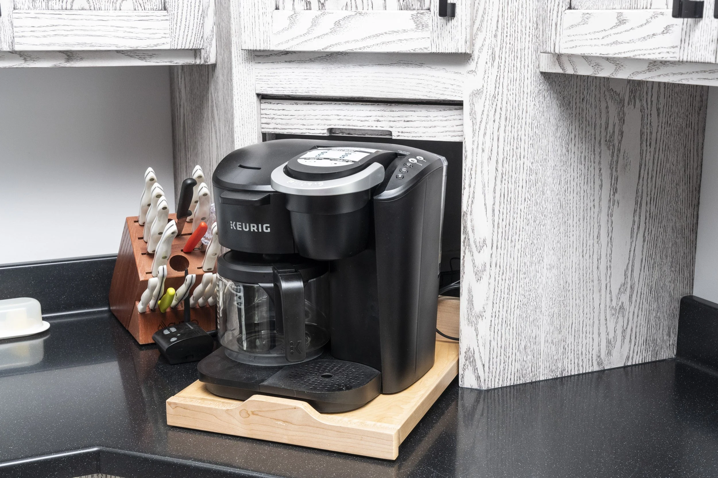 Kitchen_Red Oak, White Paint, Nuthatch Tincture (9359).jpg