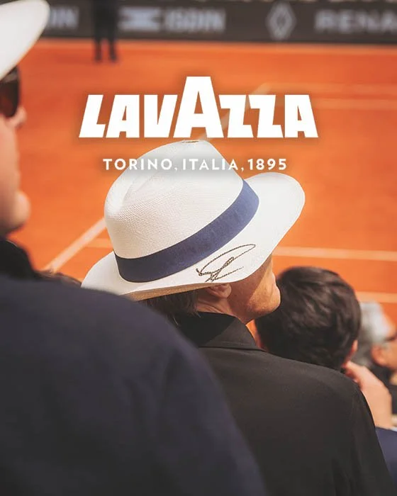 Photos de l'ambassadeur Jannik Sinner pour Lavazza durant le tournoi de Roland Garros.
