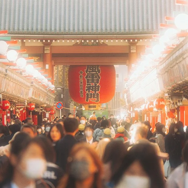 Reportages visuels pour hôtels, restaurants et acteurs du tourisme. Photographie culinaire (food) appétissante et mise en scène lifestyle des lieux pour augmenter l'attractivité et les réservations.