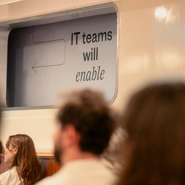 Couverture photo et vidéo d'événements d'entreprise : séminaires, conférences, soirées de gala et lancements de produits à Paris. Création de contenus dynamiques pour la communication interne et externe.