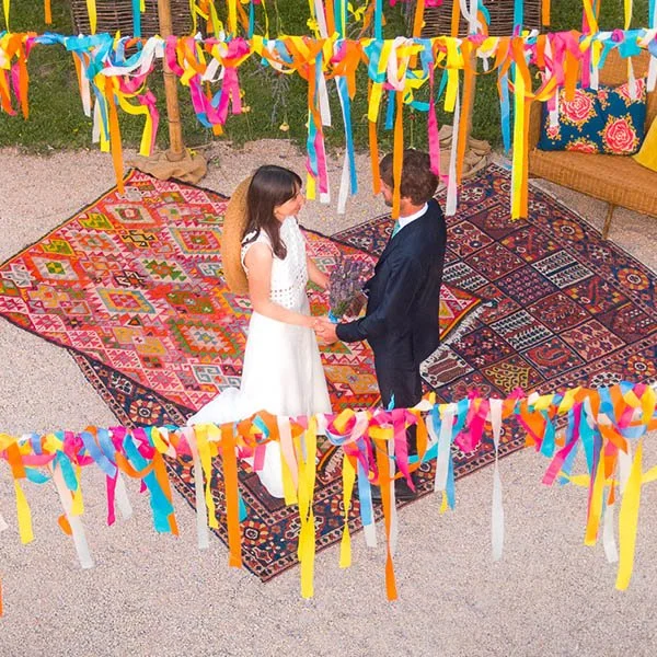 Photographe de mariage et séances lifestyle pour particuliers à Paris et en Île-de-France. Capture des émotions sur le vif, portraits naturels et création de souvenirs intemporels pour les familles et les couples.