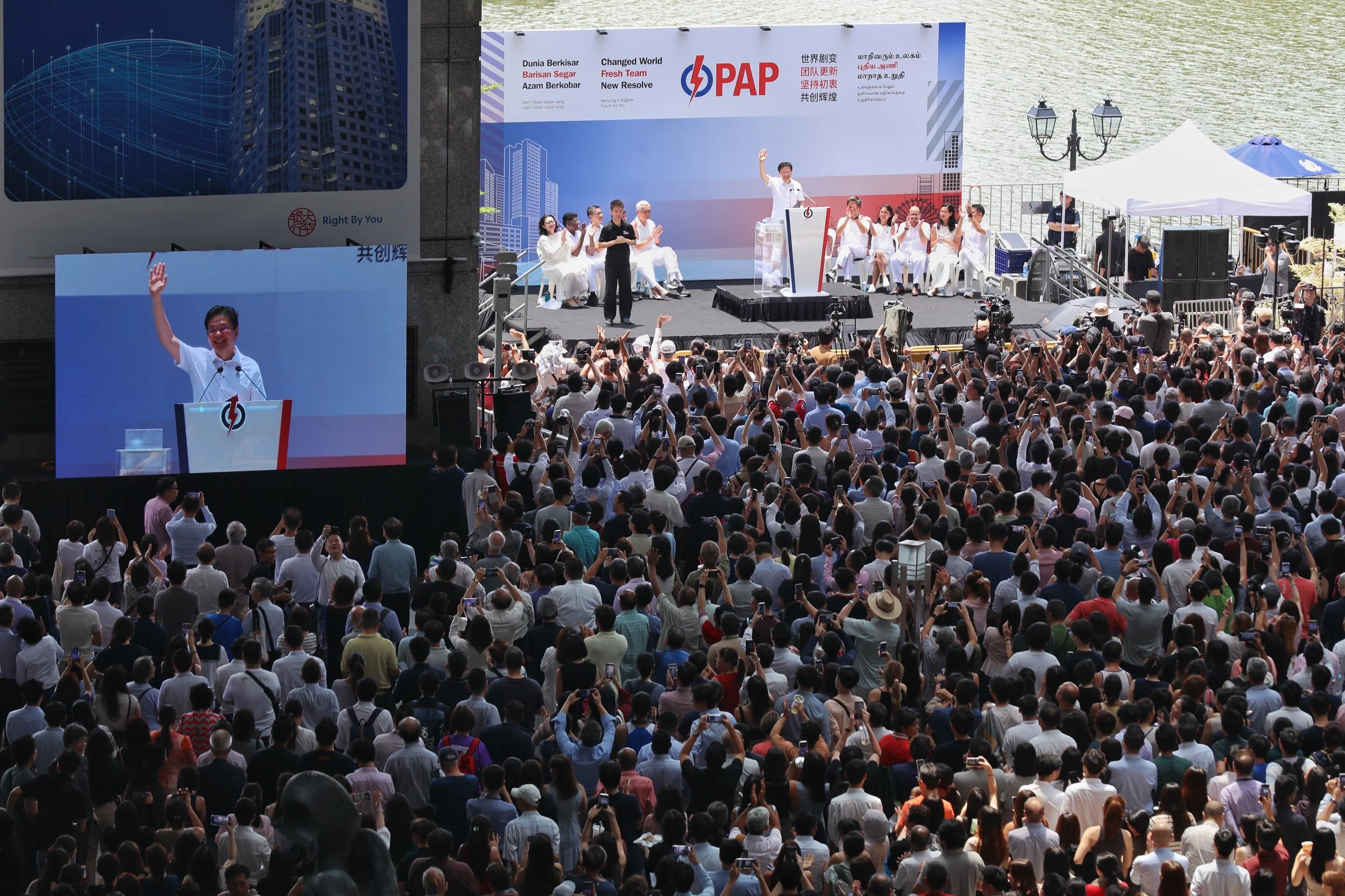 PM Wong waves to office workers during PAP’s lunchtime election rally. The rally drew CBD workers on their lunch breaks and was the first to take place at UOB Plaza’s promenade in 10 years. (2025)