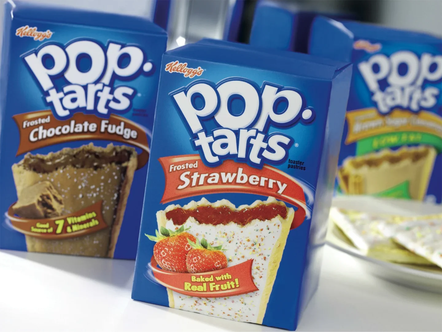 KELLOGG'S POP-TARTS

Pop-Tarts has a commanding presence in its category, owning 85% of the market share. However, the brand franchise had outgrown its current design system and sought to refresh its visual expression.

INNOVATION STRATEGY · PACKAGE 