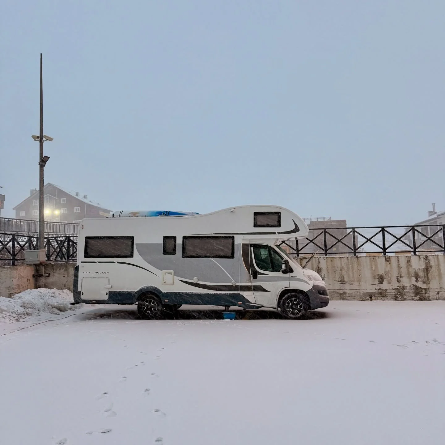 Who leaves the beach where is 20+ degrees and drives into the snow, we do! 😂
After over 2 months on the move I made the decision to drive 4 hours back in the direction we had come from to go and park by Mount Erciyes to wait for the slopes to open. 